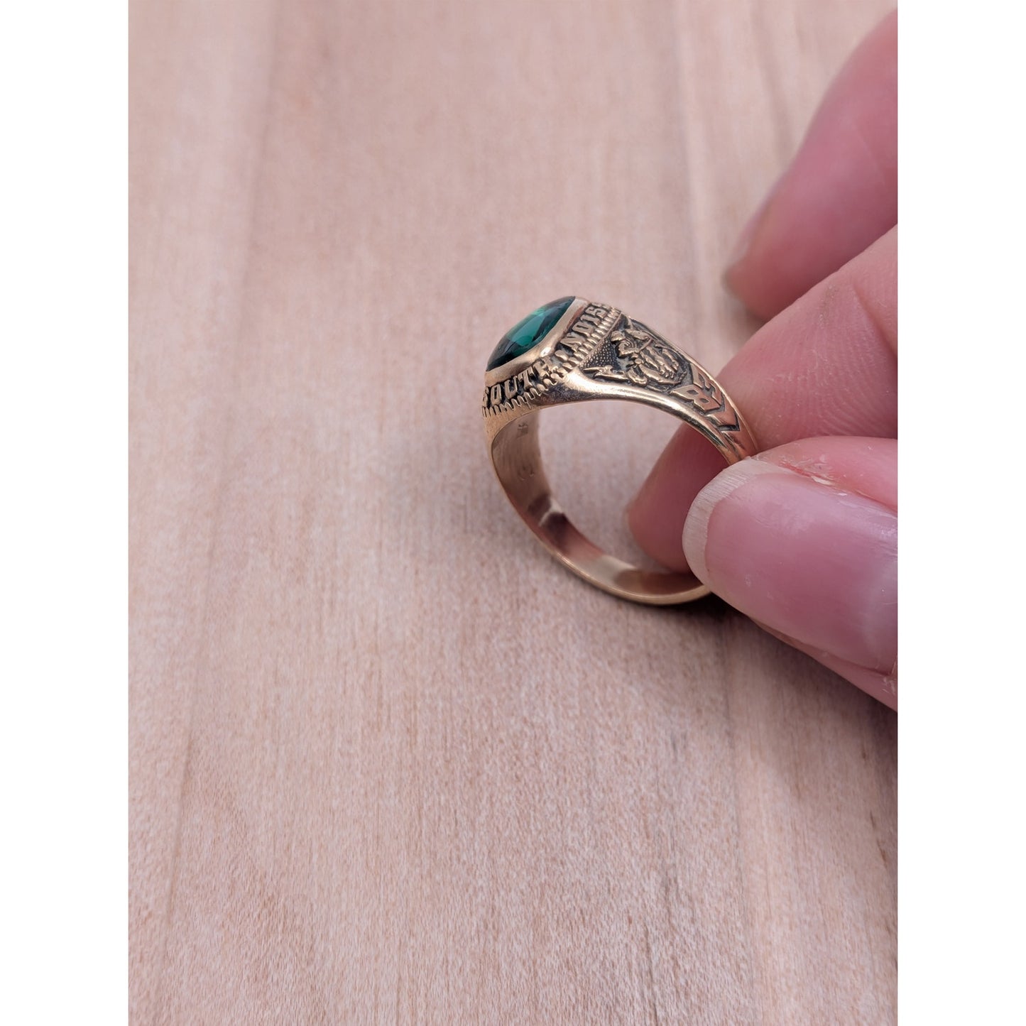 Vintage 10k Yellow Gold Class Ring Shawnee Mission South 1983 Green Stone Size 7