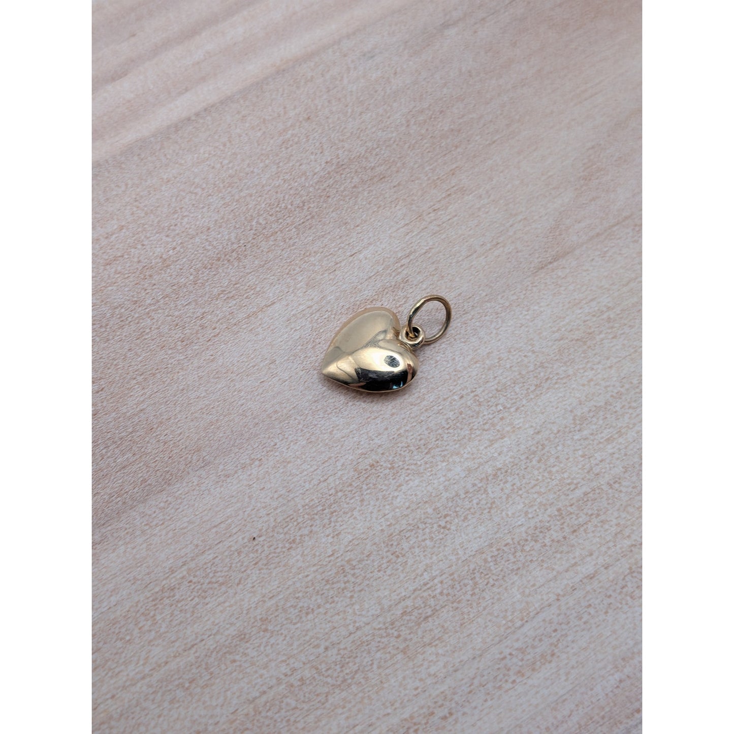Vintage Unmarked 14k Yellow Gold Tiny Dainty Hollow Heart Charm