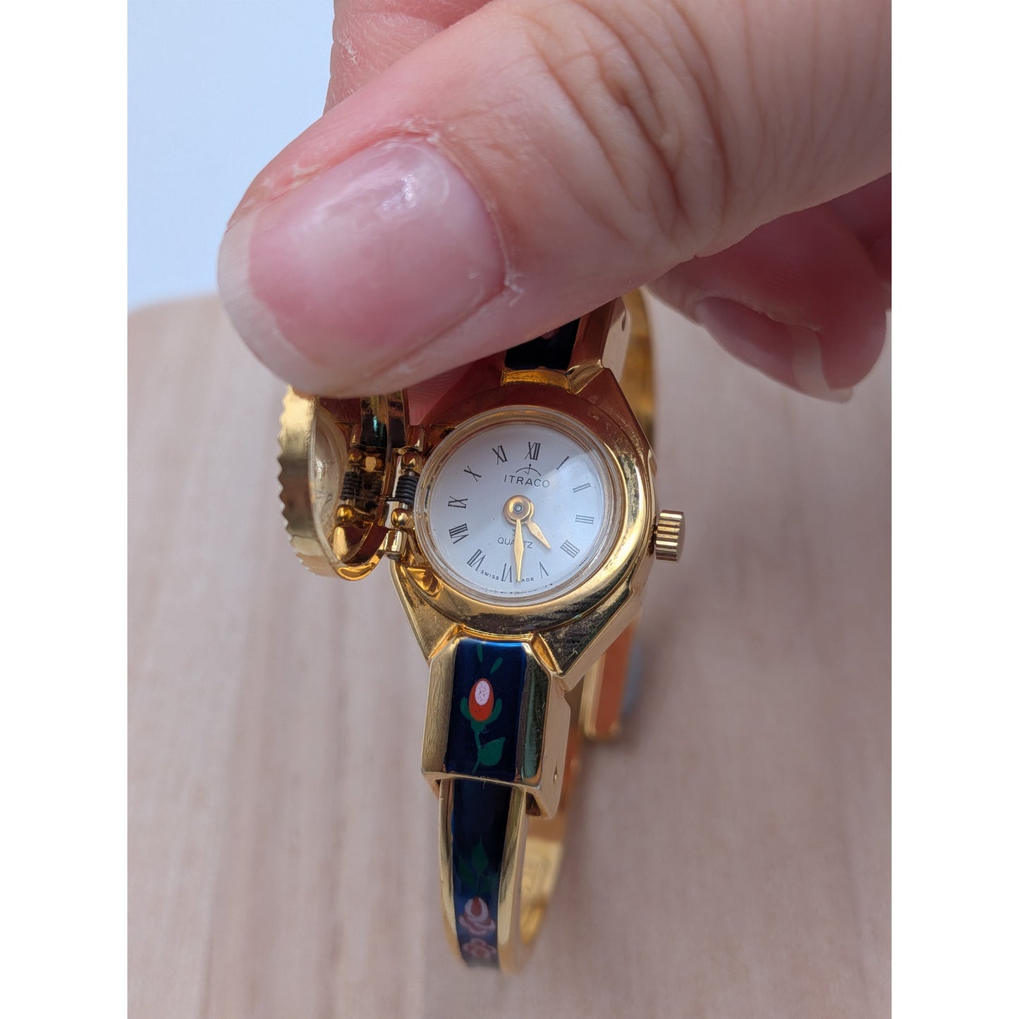 Vintage Itraco Gold Tone Peekaboo Watch Blue Enamel Red Flowers