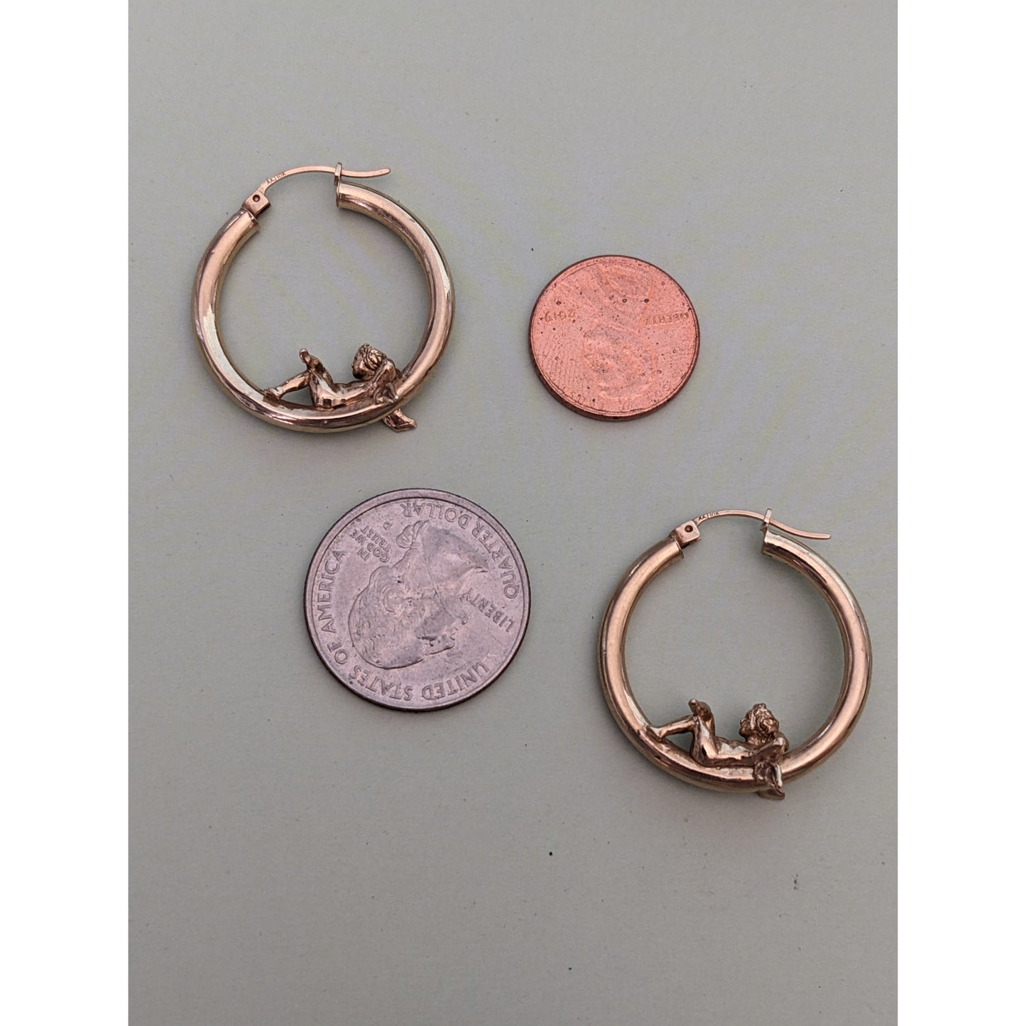 FLAW Vintage 10k Yellow Gold Cherub Angels Laying on Hollow Hoop Earrings