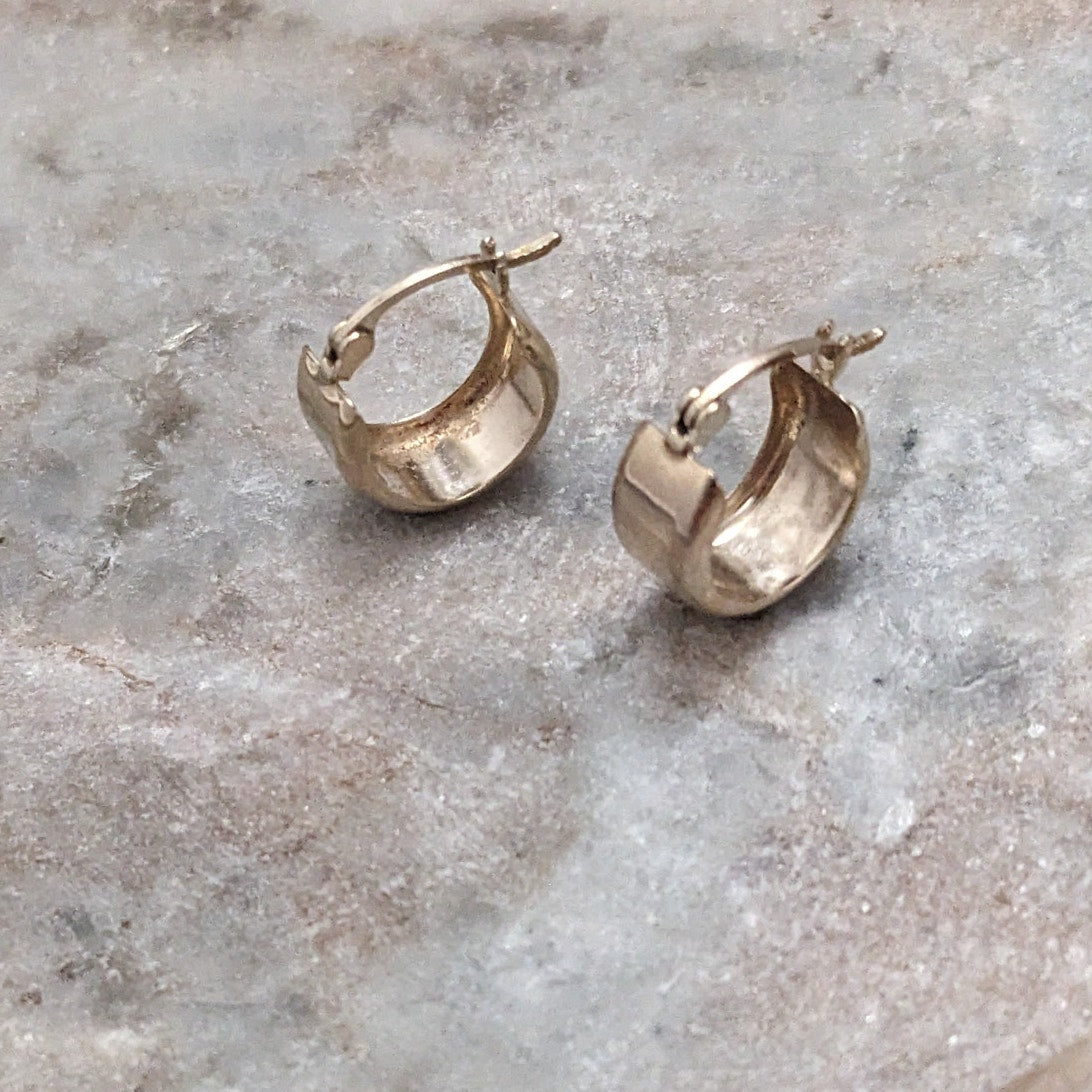 Vintage 14k Yellow Gold Small Huggie Hoop Earrings