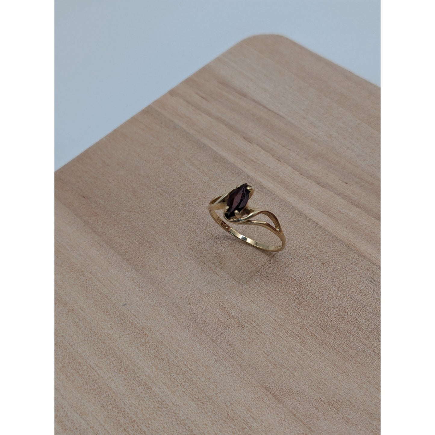 Vintage 10k Yellow Gold Ring Size 7 Dark Red Marquise Garnet