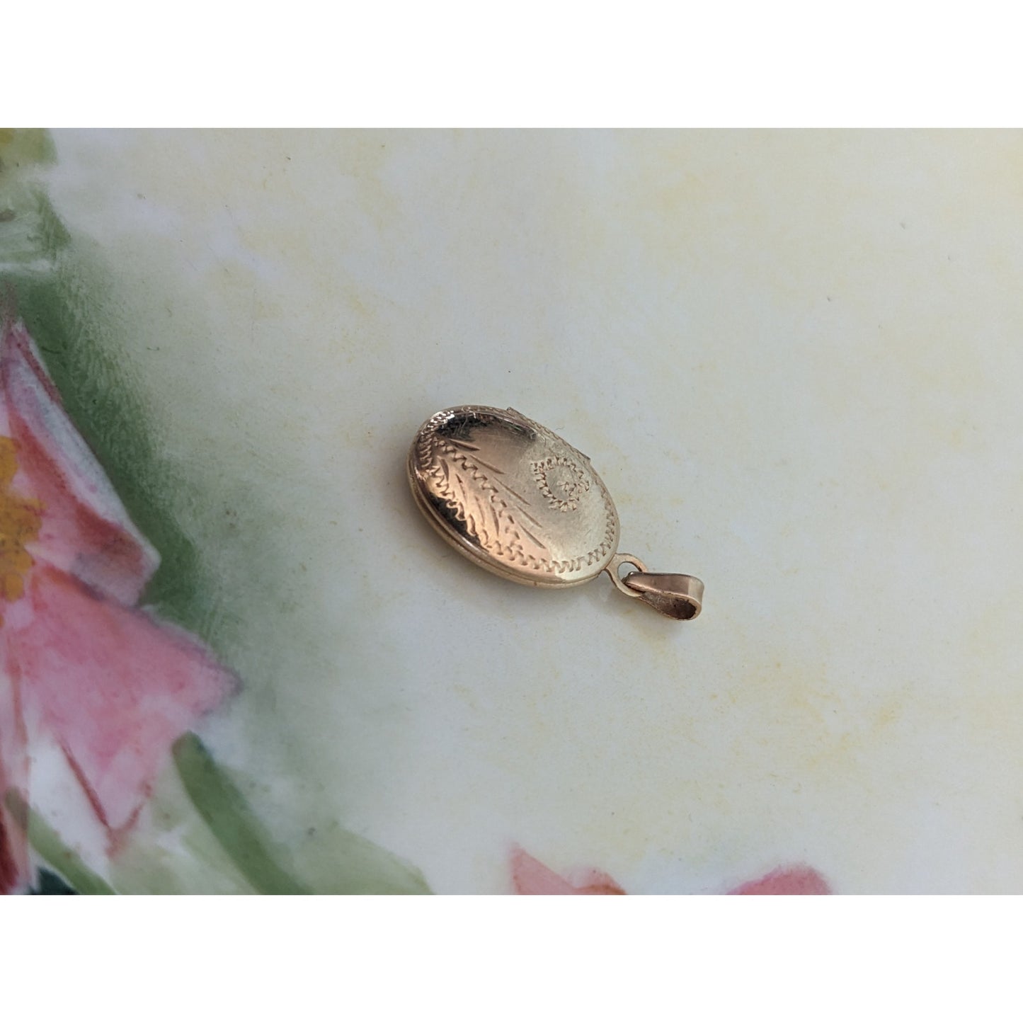 Vintage 14k Etched Heart and Leaves Mini Locket Pendant
