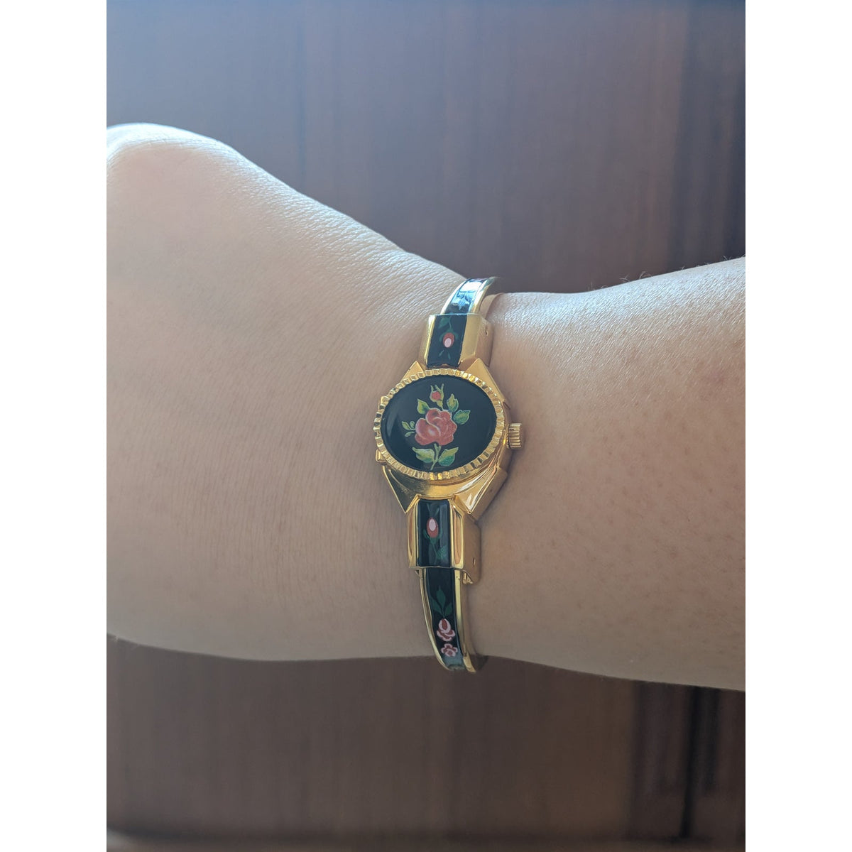 Vintage Itraco Gold Tone Peekaboo Watch Black Enamel Red Florals