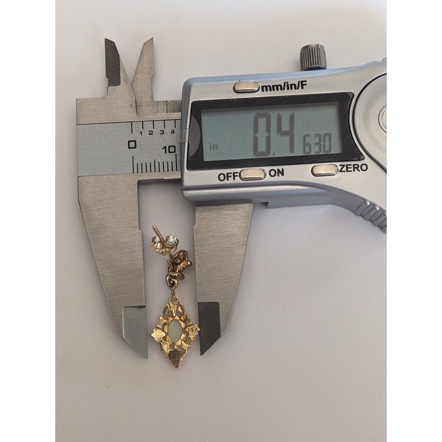 Vintage 14k Yellow Gold with Lab Opals Drop Dangle Earrings
