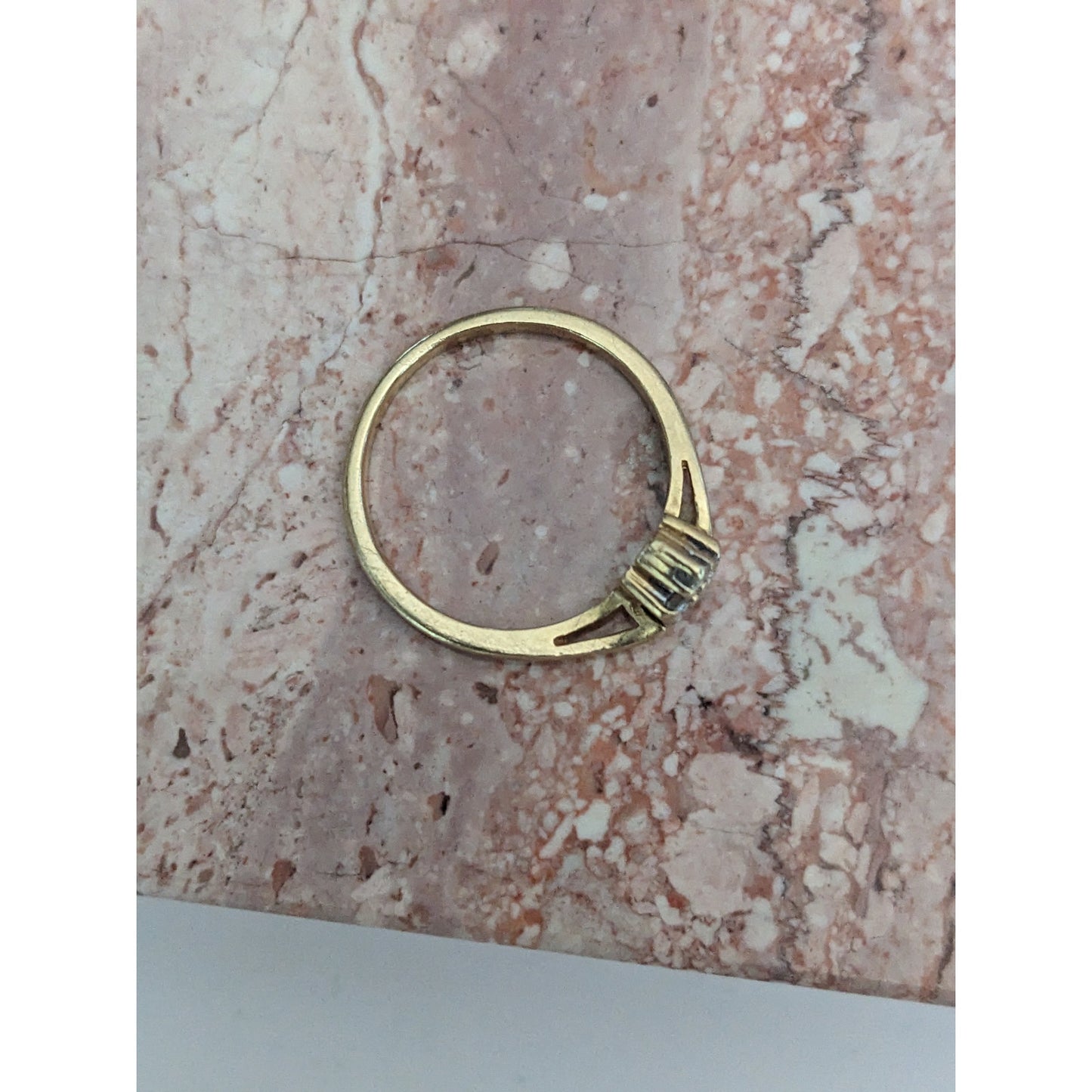 Estate 14k Yellow Gold Thin Dainty Trio White Stone Chevron Ring Size 6.25
