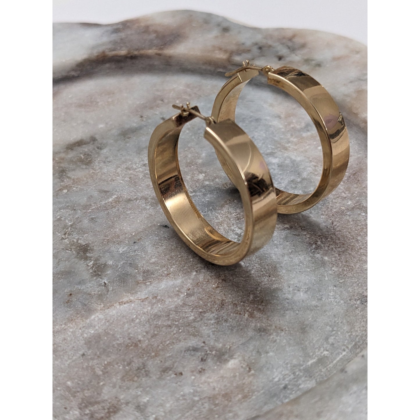 Vintage 14k Yellow Gold Hollow 6mm Wide Hoop Earrings