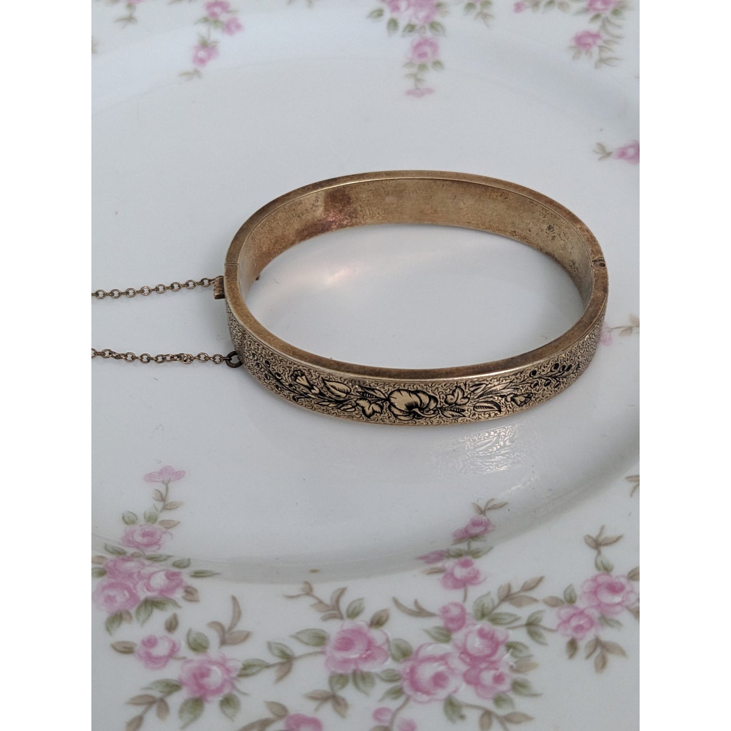 Vintage Unmarked 10k Yellow Gold Hollow Bangle Bracelet with Flower Etchings