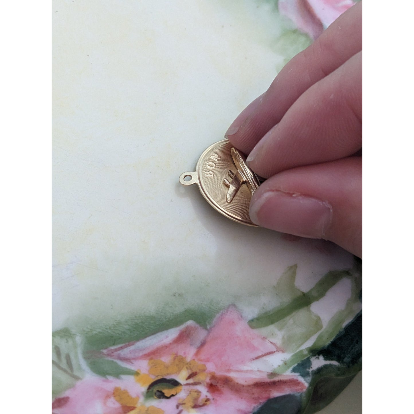 FLAW Vintage 14k MCM Bon Voyage Airplane Circle Pendant