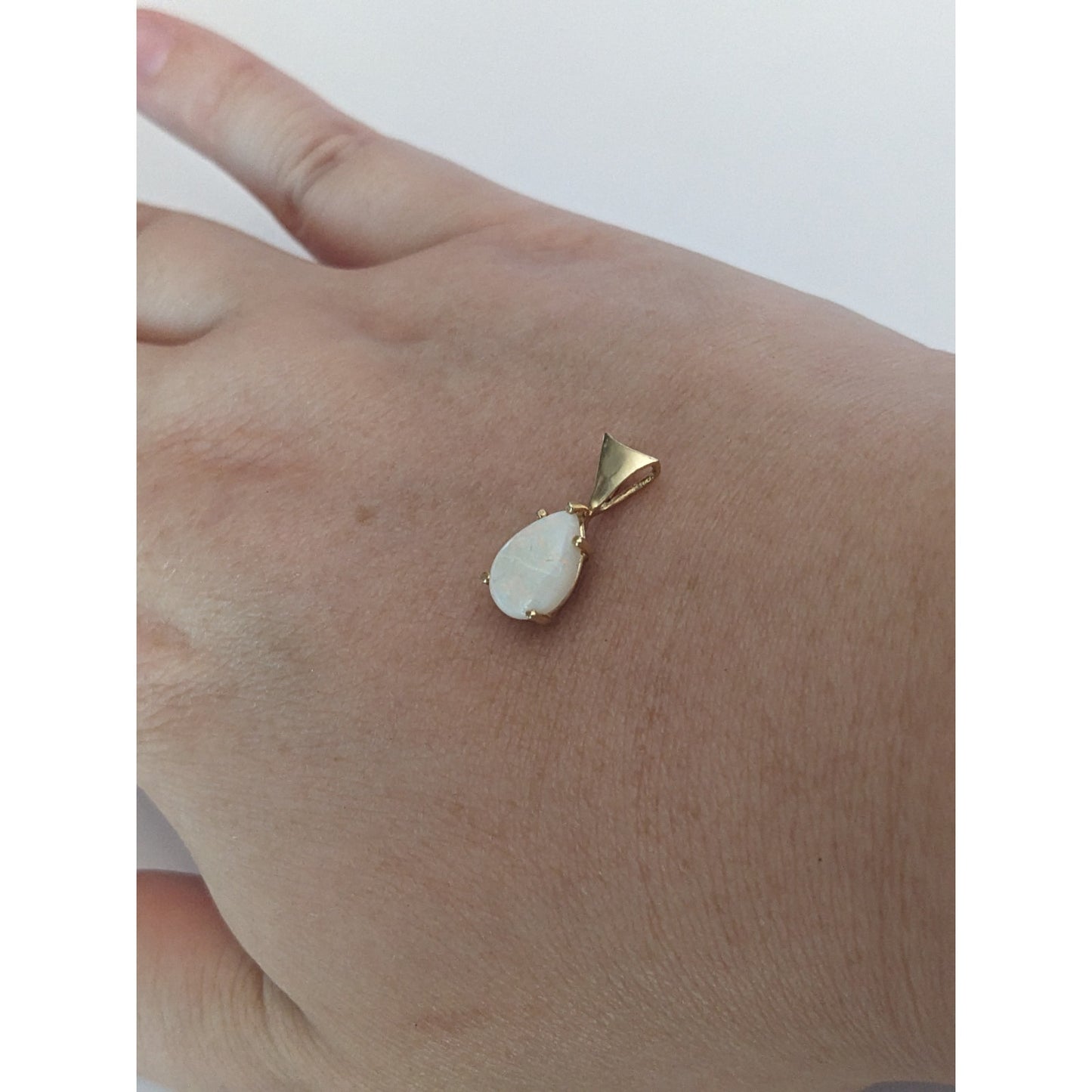 Estate 14k Yellow Gold Teardrop Opal Charm Pendant