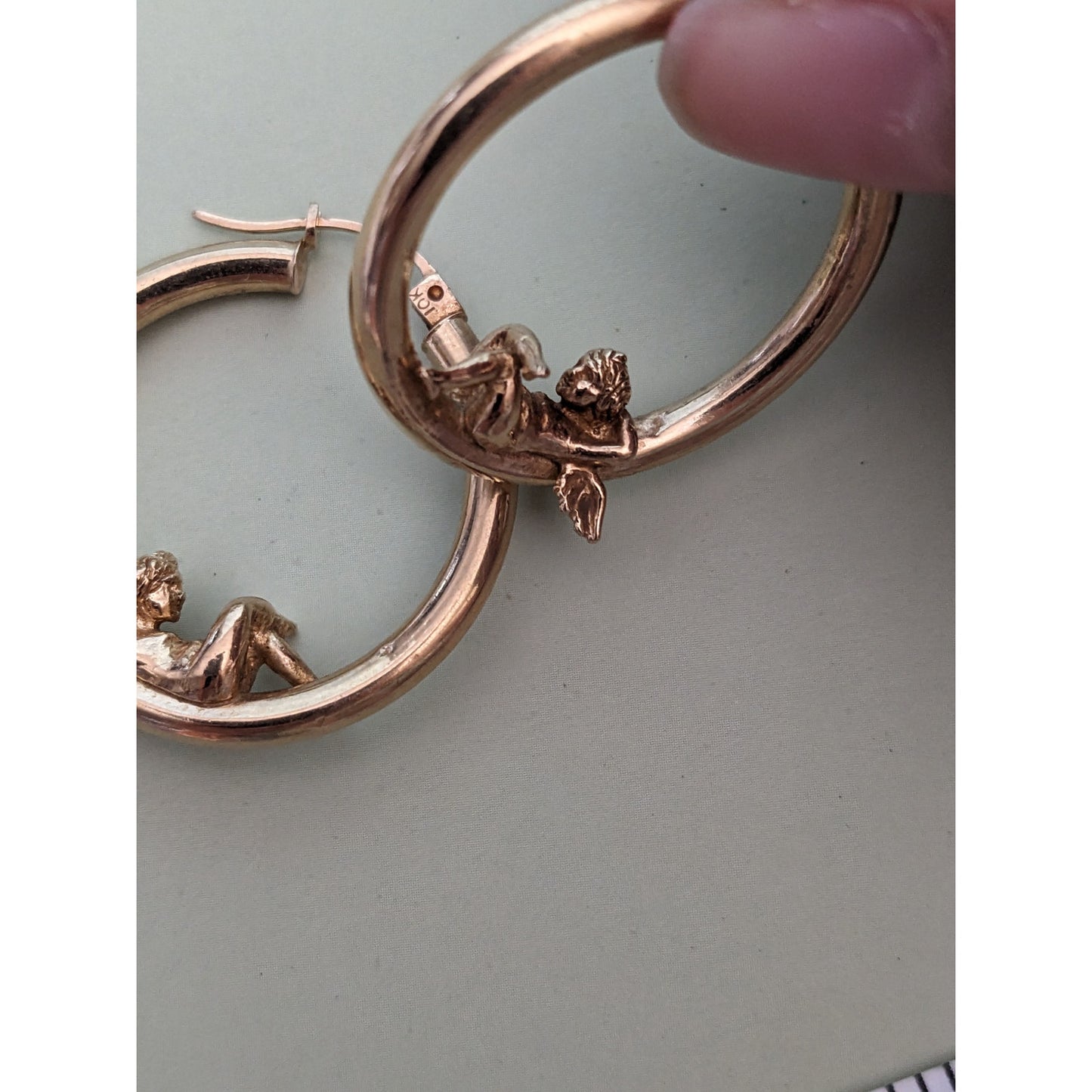 FLAW Vintage 10k Yellow Gold Cherub Angels Laying on Hollow Hoop Earrings