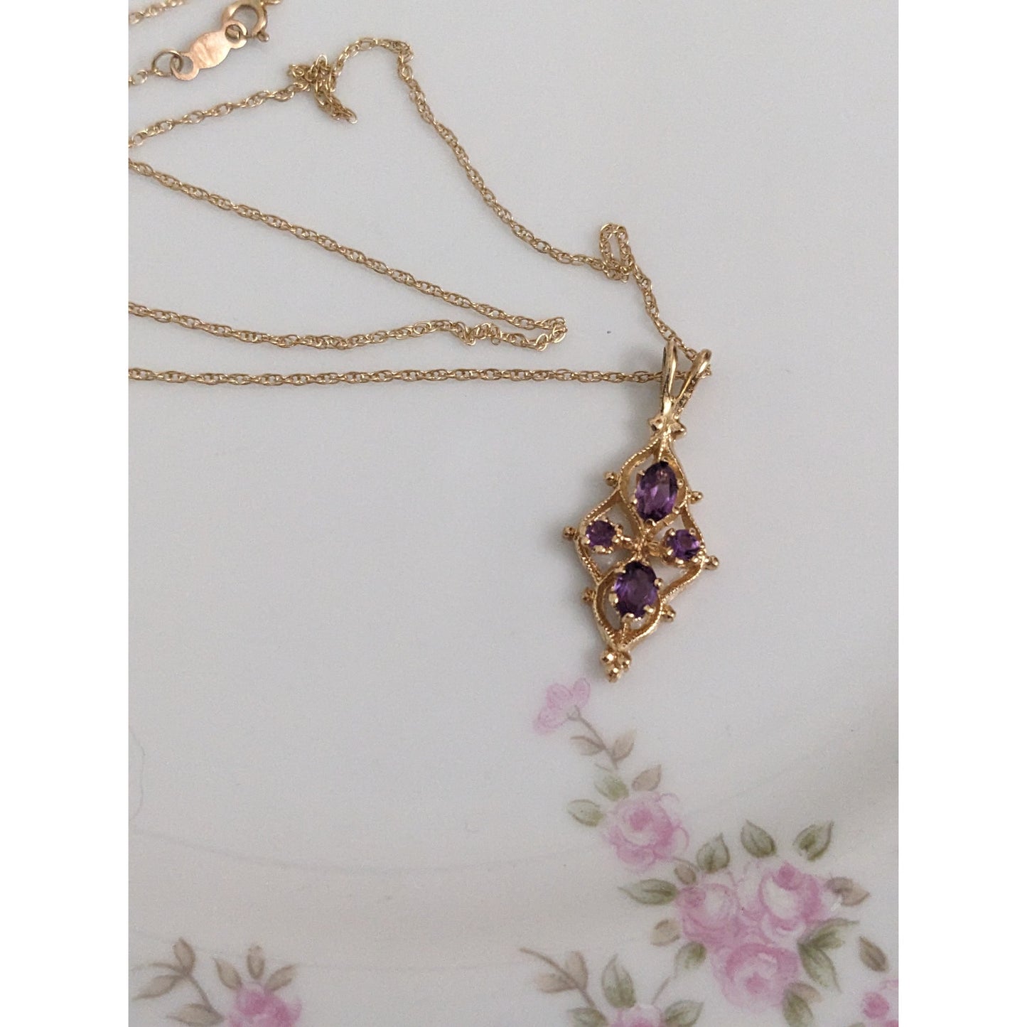 Estate 14k Yellow Gold 16in Necklace with Purple Amethyst Pendant