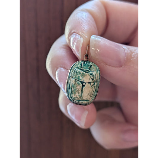 Vintage 10k Unmarked Carved Scarab Beetle Charm Pendant