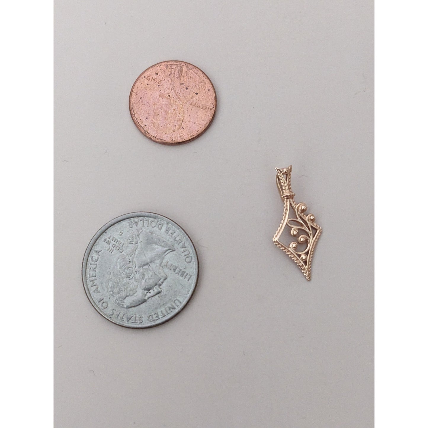 Vintage 14k Yellow Gold Leaf on Rhombus Shaped Pendant