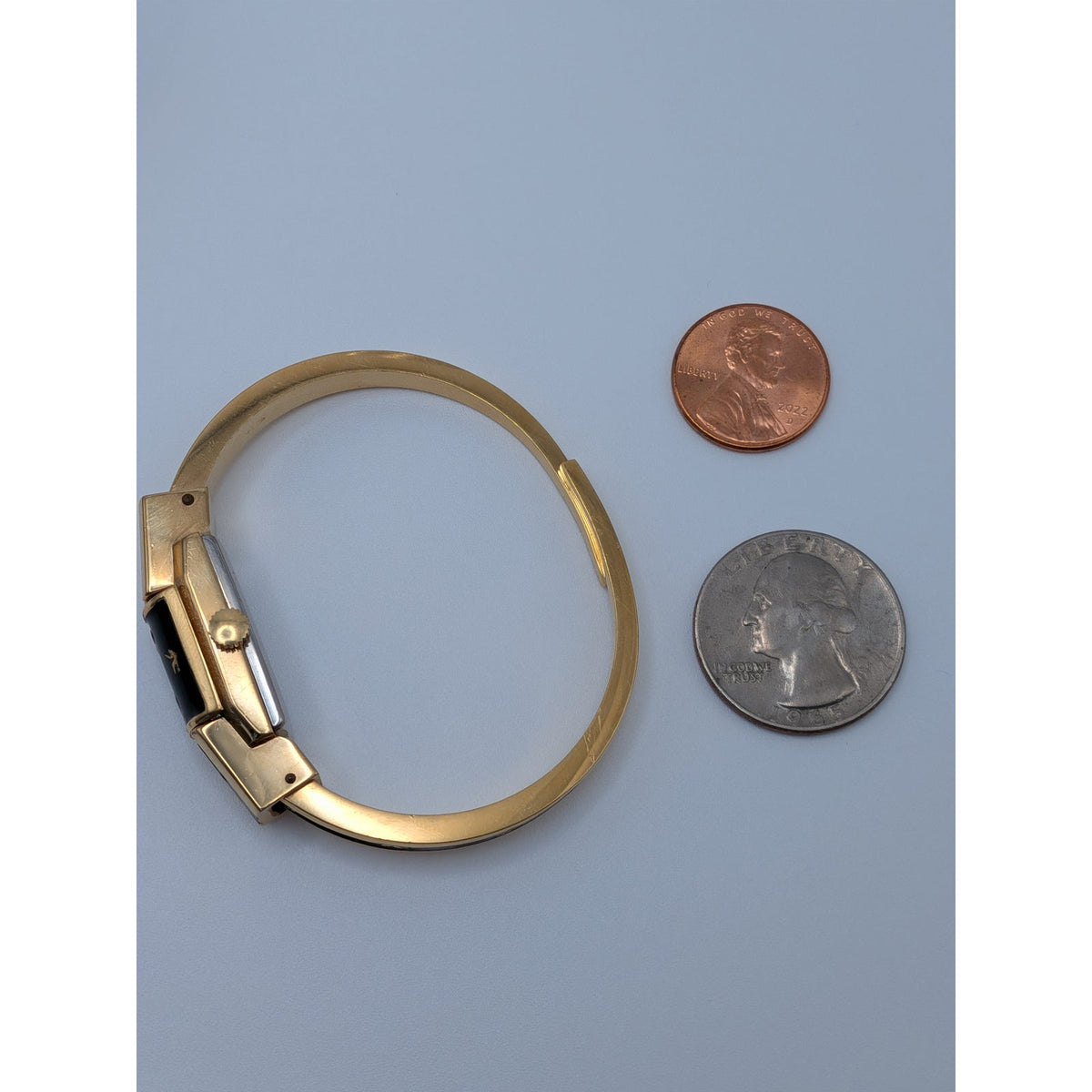 Vintage Chandler MANUAL Gold Tone Peekaboo Watch Gold Bird & Flower Accents
