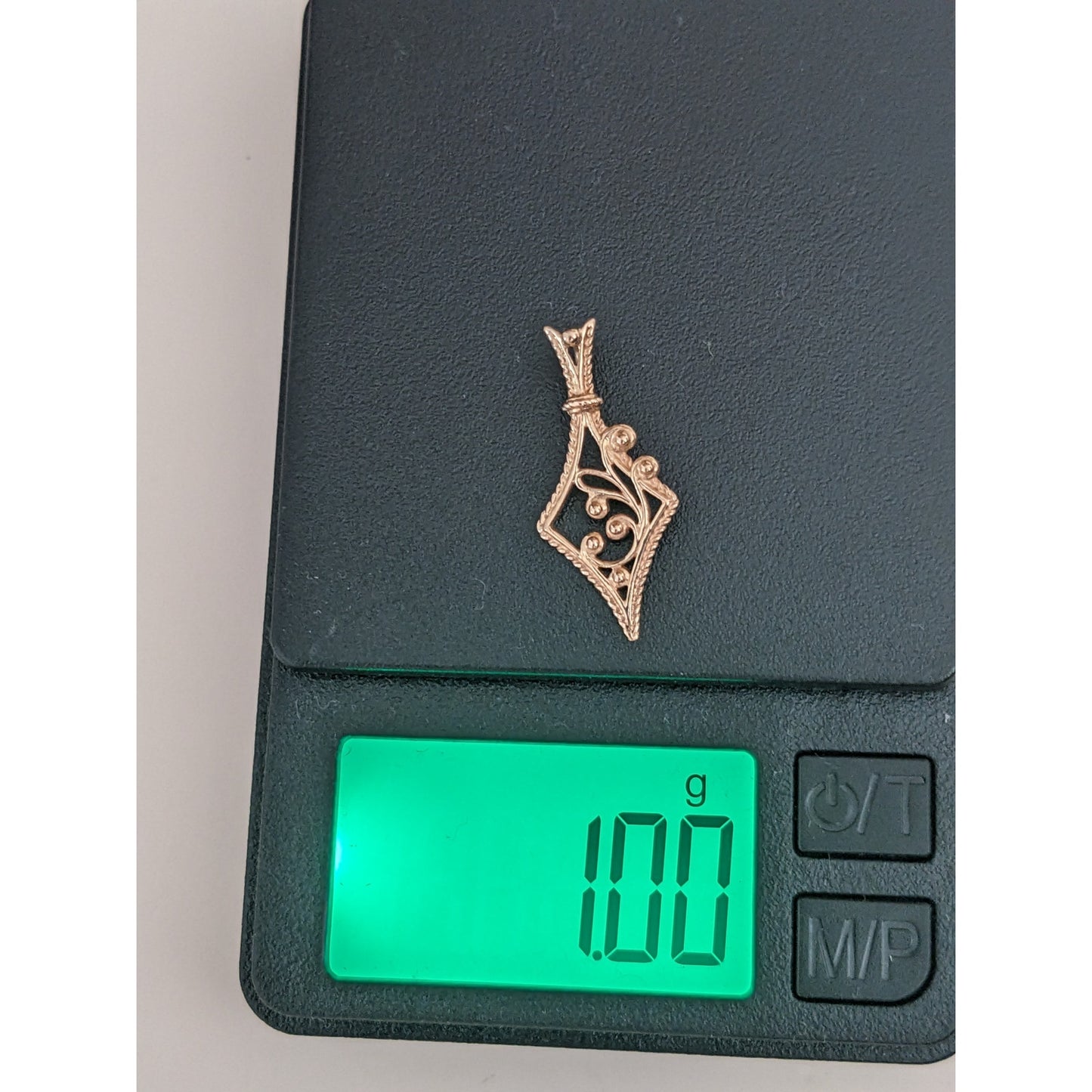 Vintage 14k Yellow Gold Leaf on Rhombus Shaped Pendant