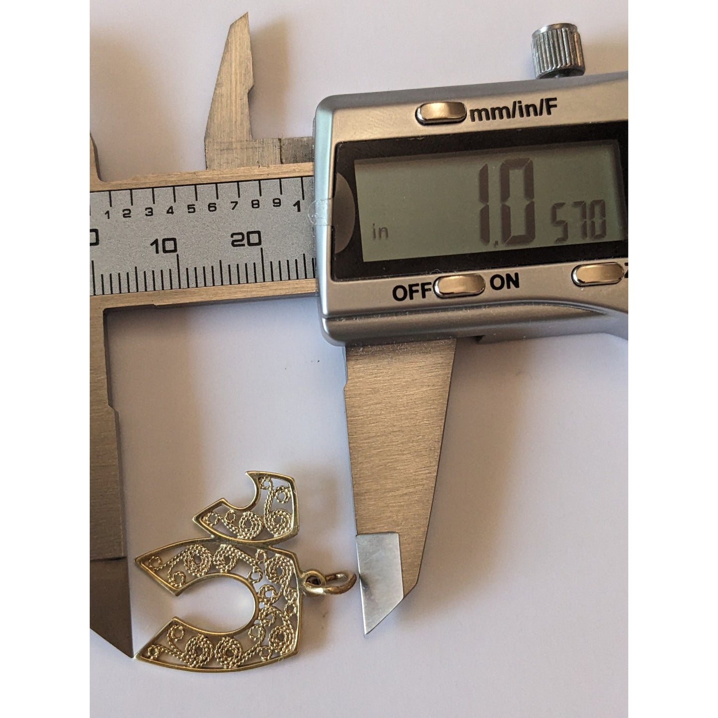 Estate Unmarked 14k Yellow Gold Chai Life Pendant Charm