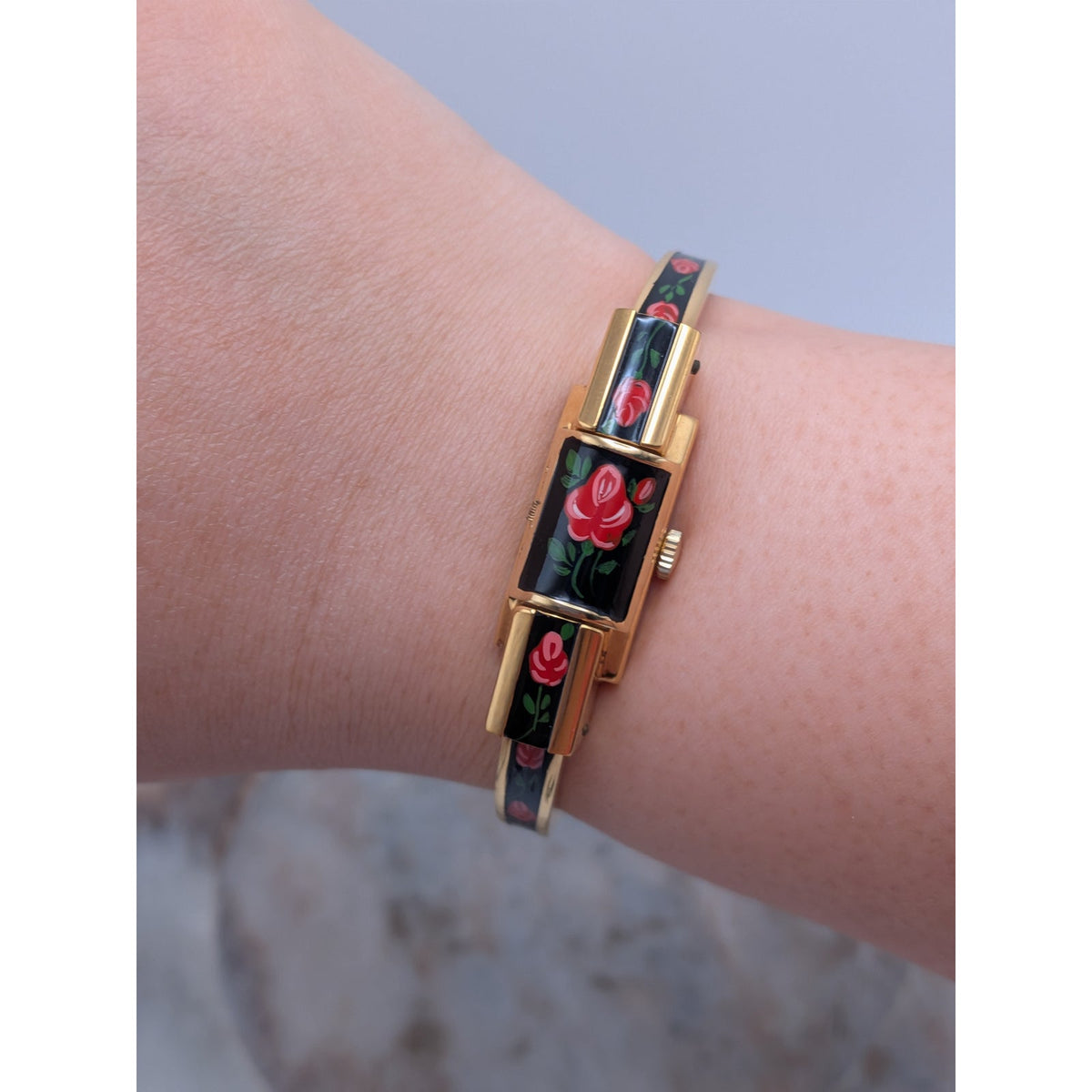 Vintage Chandler MANUAL Gold Tone Peekaboo Dainty Watch Black Enamel Red Roses