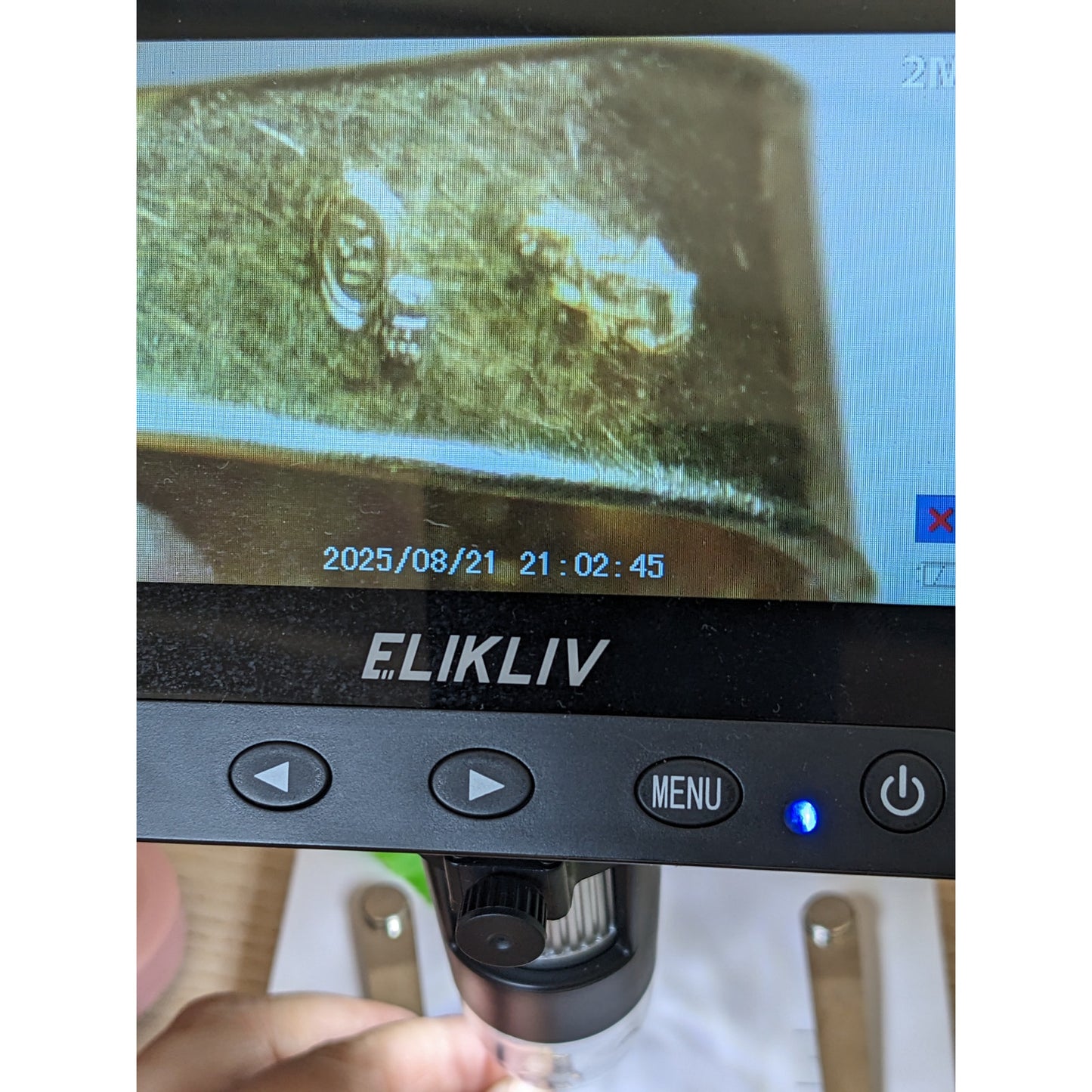 Vintage 18k Yellow Gold Scroll with "B" Initial Pendant