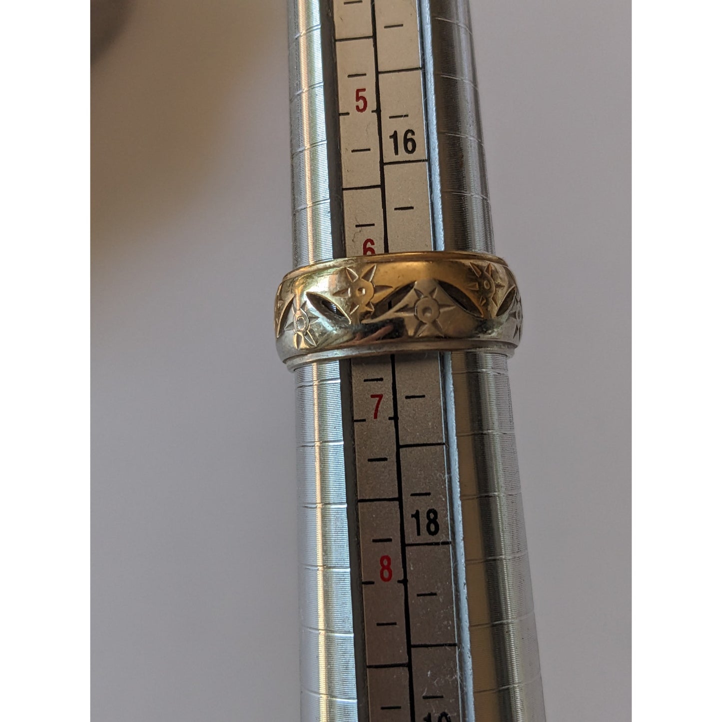 Vintage 14k Two Tone Solid Gold Engraved Cutout Stars Band Ring Sinze 6.25