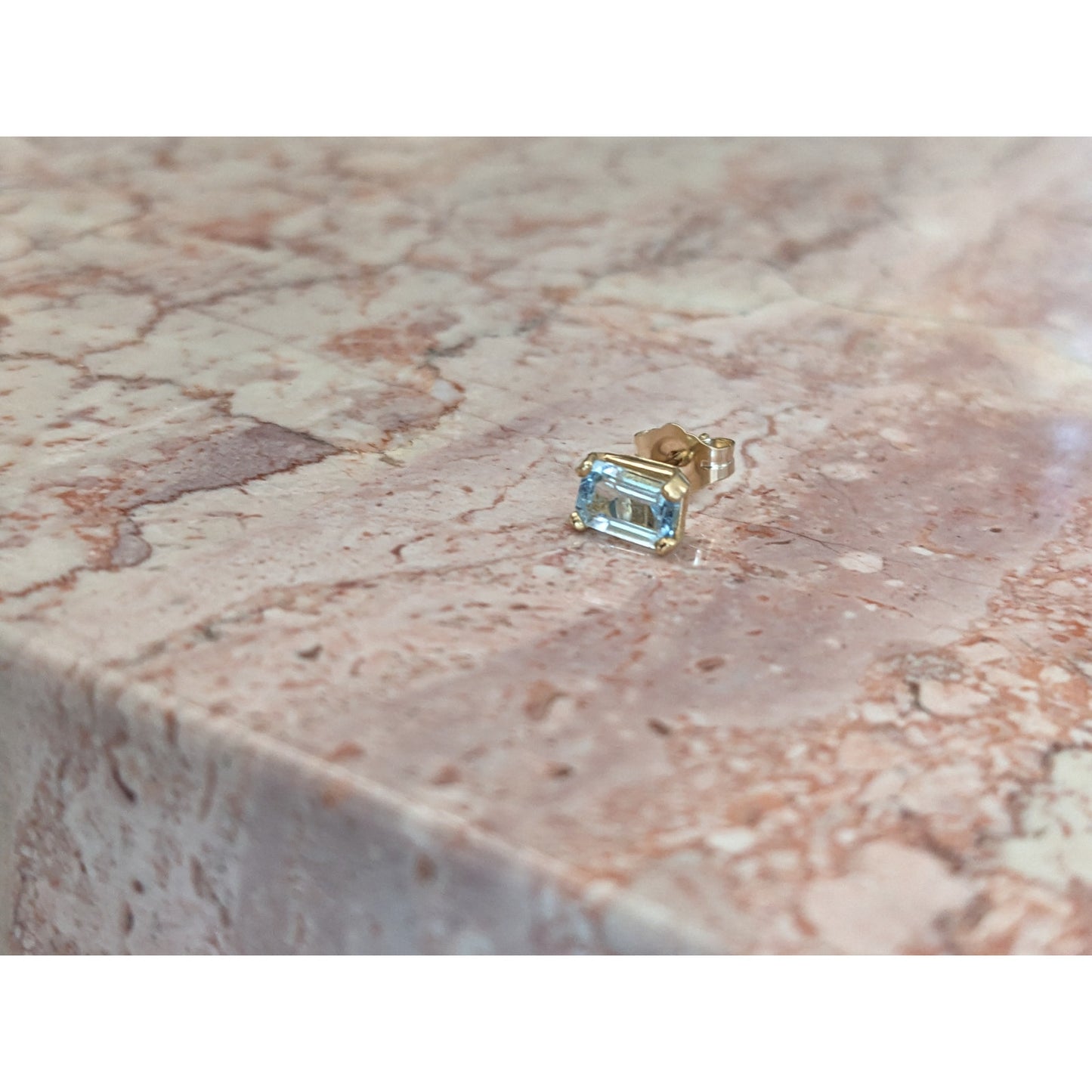 Estate 14k Yellow Gold SINGLE PIECE Aquamarine Stud Earring