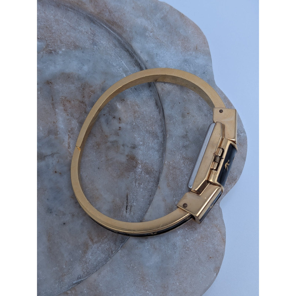 Vintage Chandler MANUAL Gold Tone Peekaboo Watch Gold Bird & Flower Accents
