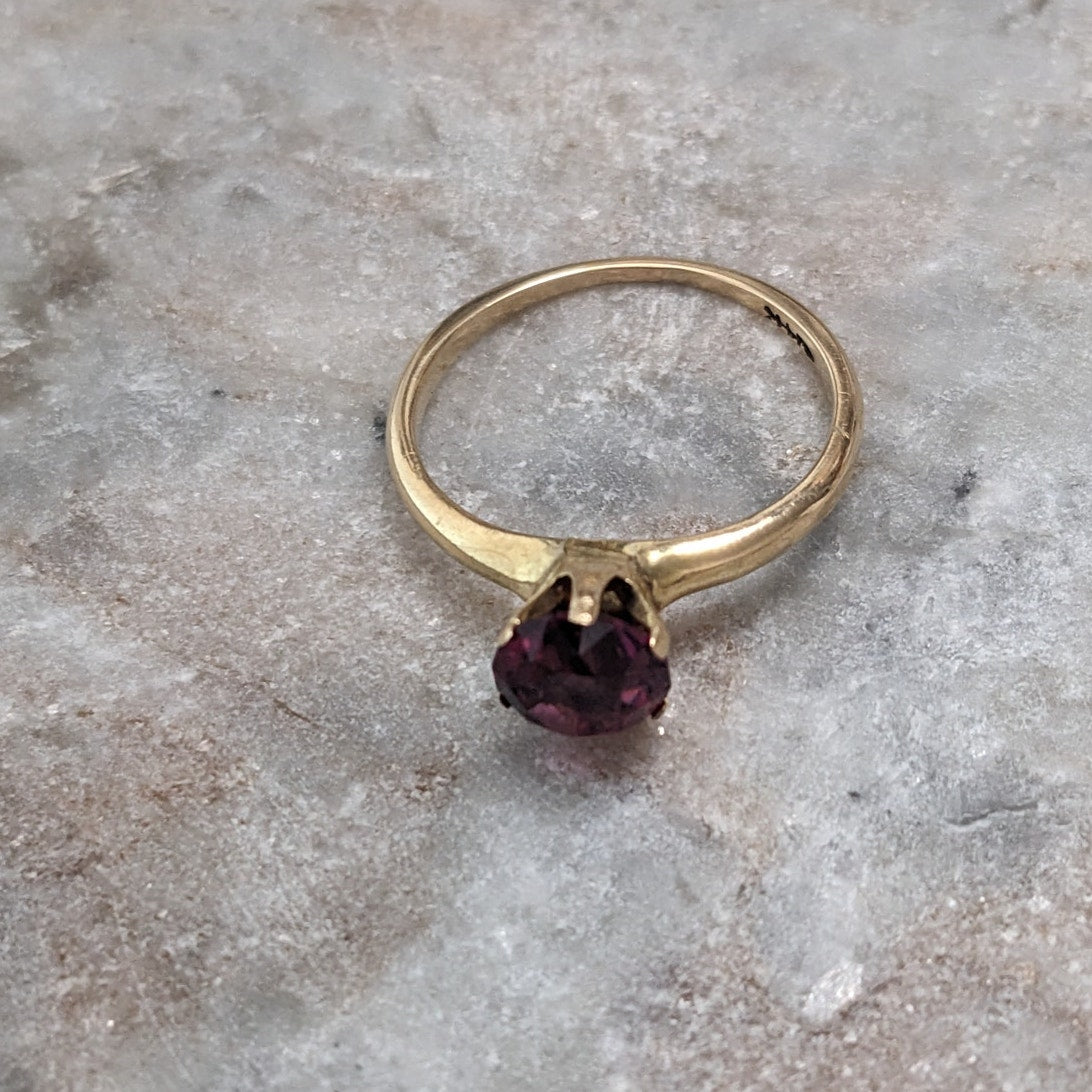 Estate 14k Yellow Gold with Garnet Solitaire Ring Size 7.25