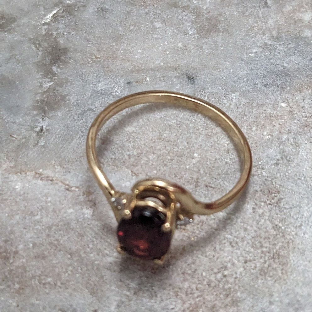 Vintage 14k Yellow Gold Oval Red Garnet and Diamond Accent Ring Size 6