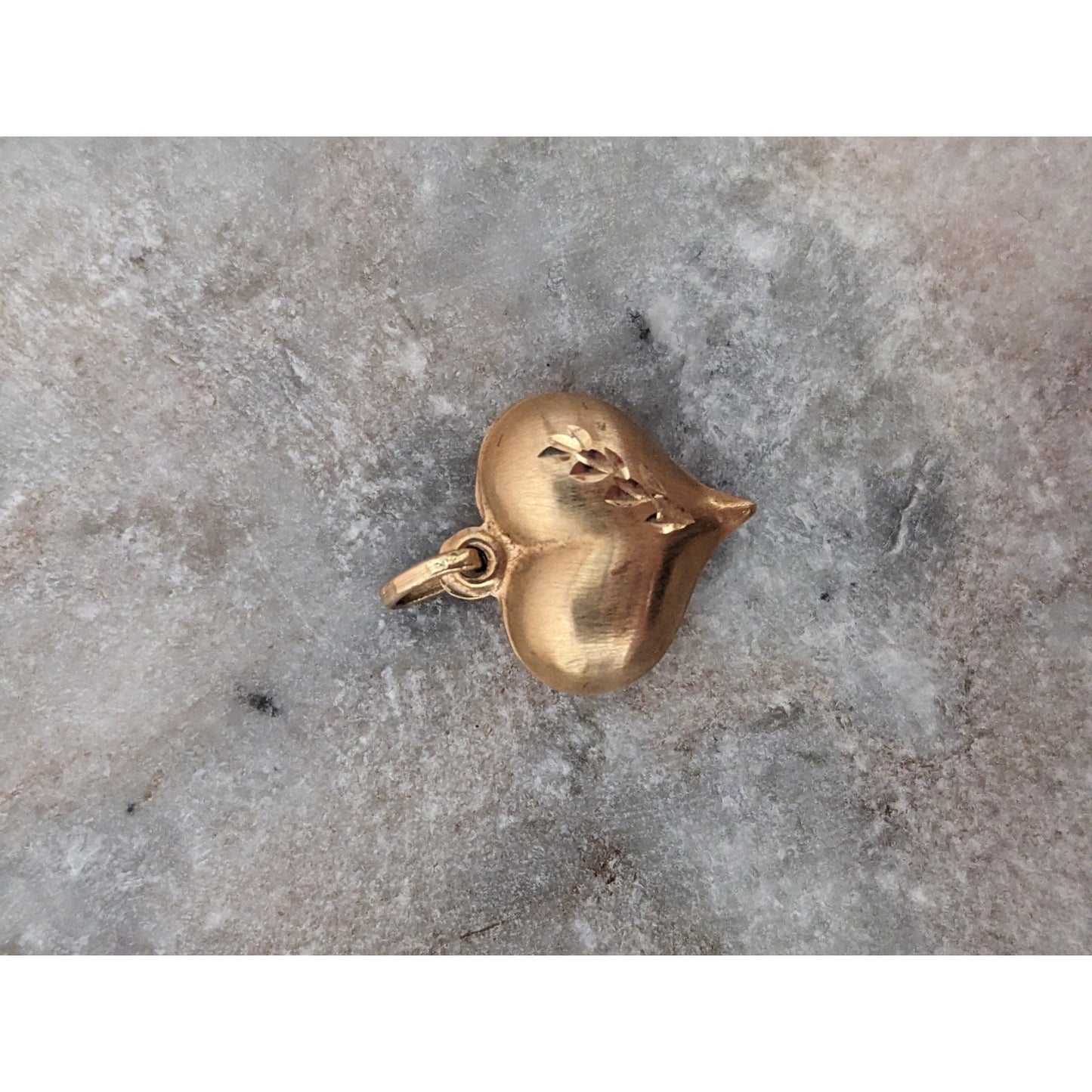 Vintage Unmarked 14k Yellow Gold Etched Heart Charm Pendant