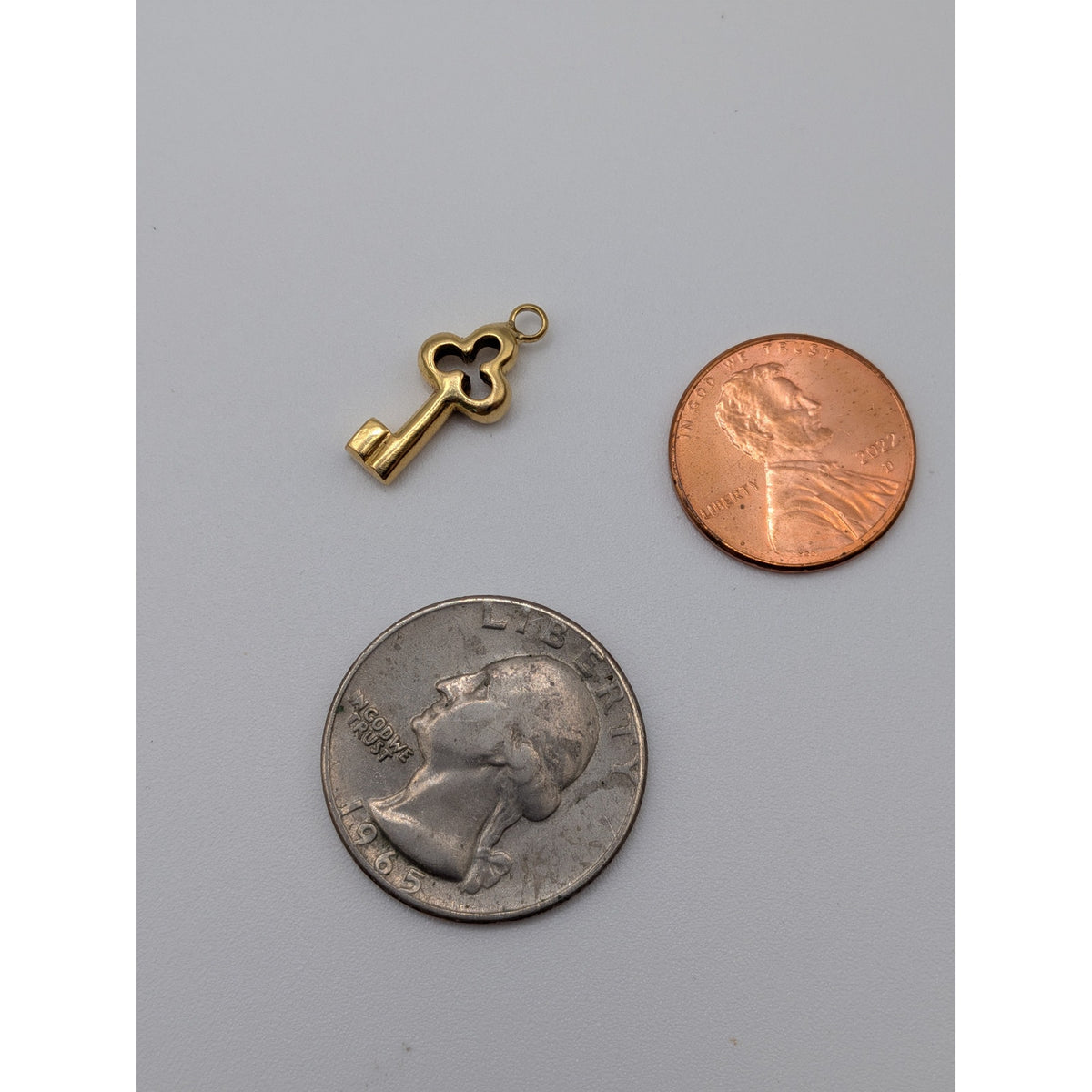 Vintage Unmarked 18k Solid Gold 3D Hollow Key Charm