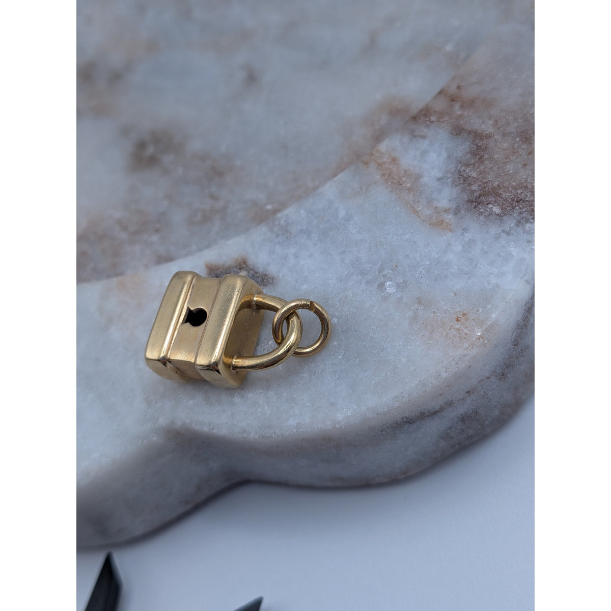 Vintage Unmarked 18k Solid Gold 3D Padlock Charm w/ Jump Ring (open)