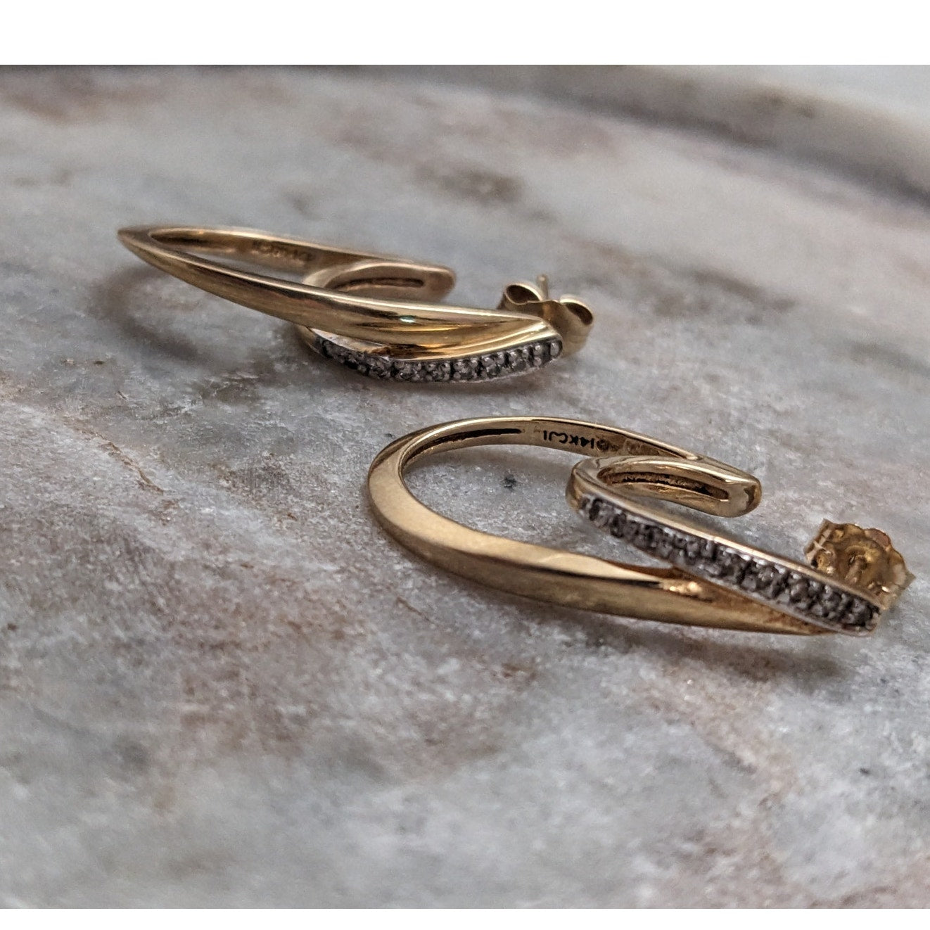 Vintage 14k Yellow Gold Intricate Diamond Accent Twist Hoop Earrings