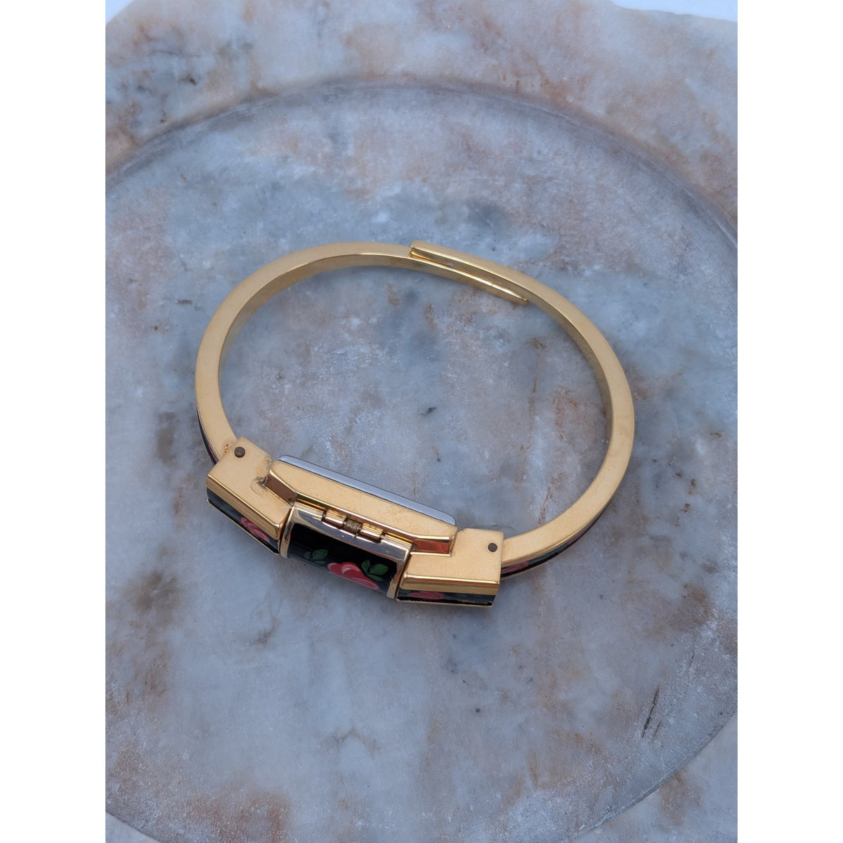 Vintage Chandler MANUAL Gold Tone Peekaboo Dainty Watch Black Enamel Red Roses