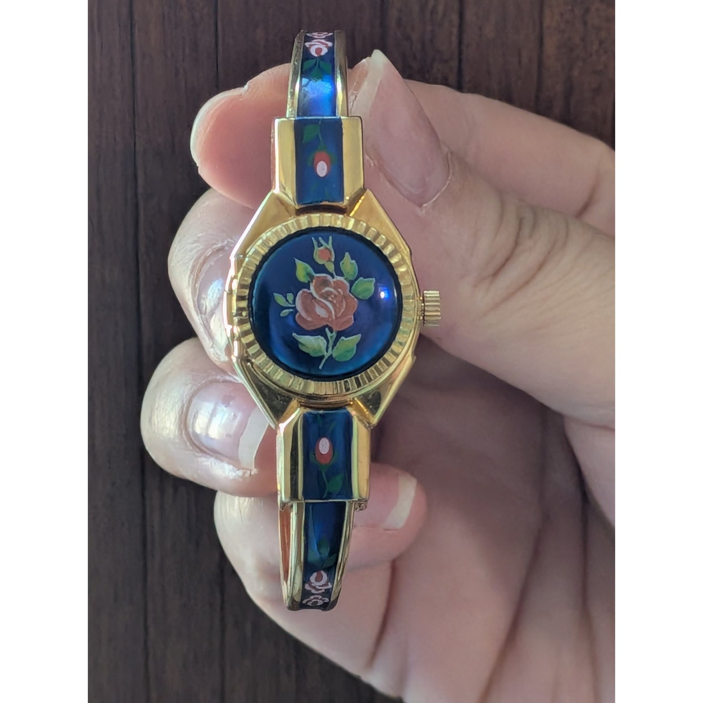 Vintage Itraco Gold Tone Peekaboo Watch Blue Enamel Red Flowers