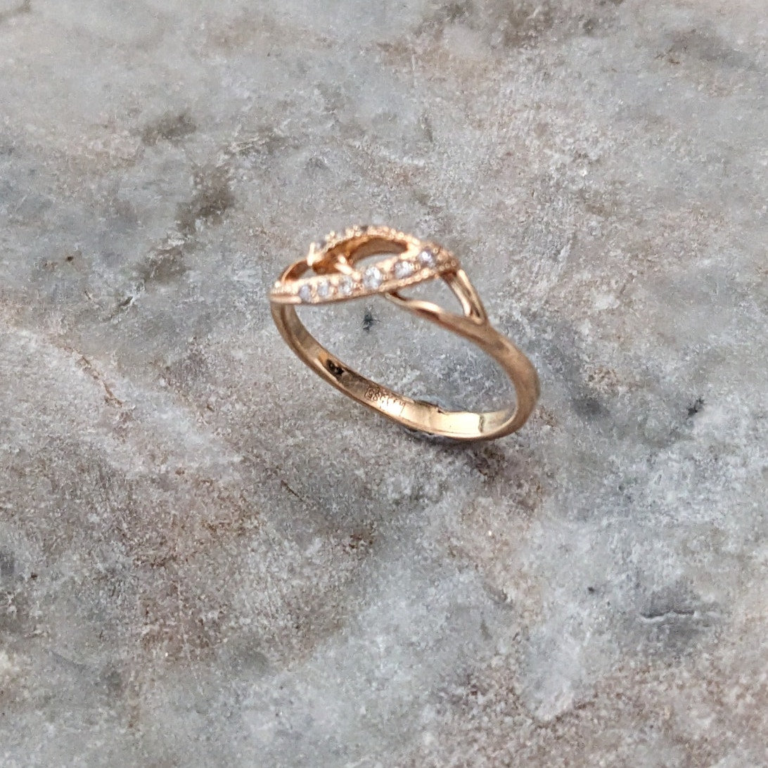 Vintage 14k Yellow Gold Crossover Swirl Accent Stones Ring Size 6.5
