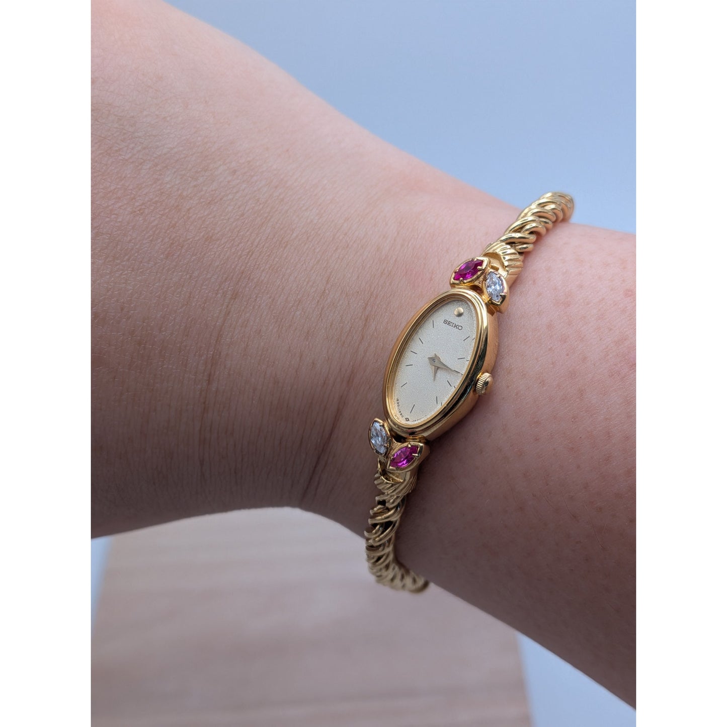 Vintage Seiko Tisse Gold Tone Rope Bracelet Watch Pink and White Stones
