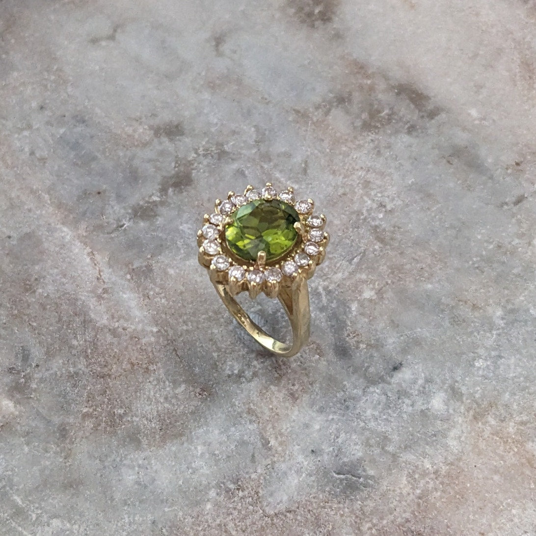 Estate 18k Yellow Gold Peridot and Diamond Accents Ring Size 6