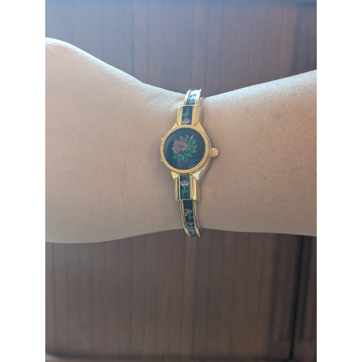 FLAW Vintage Giuliano Gold Tone Peekaboo Watch Black Enamel Red Flowers