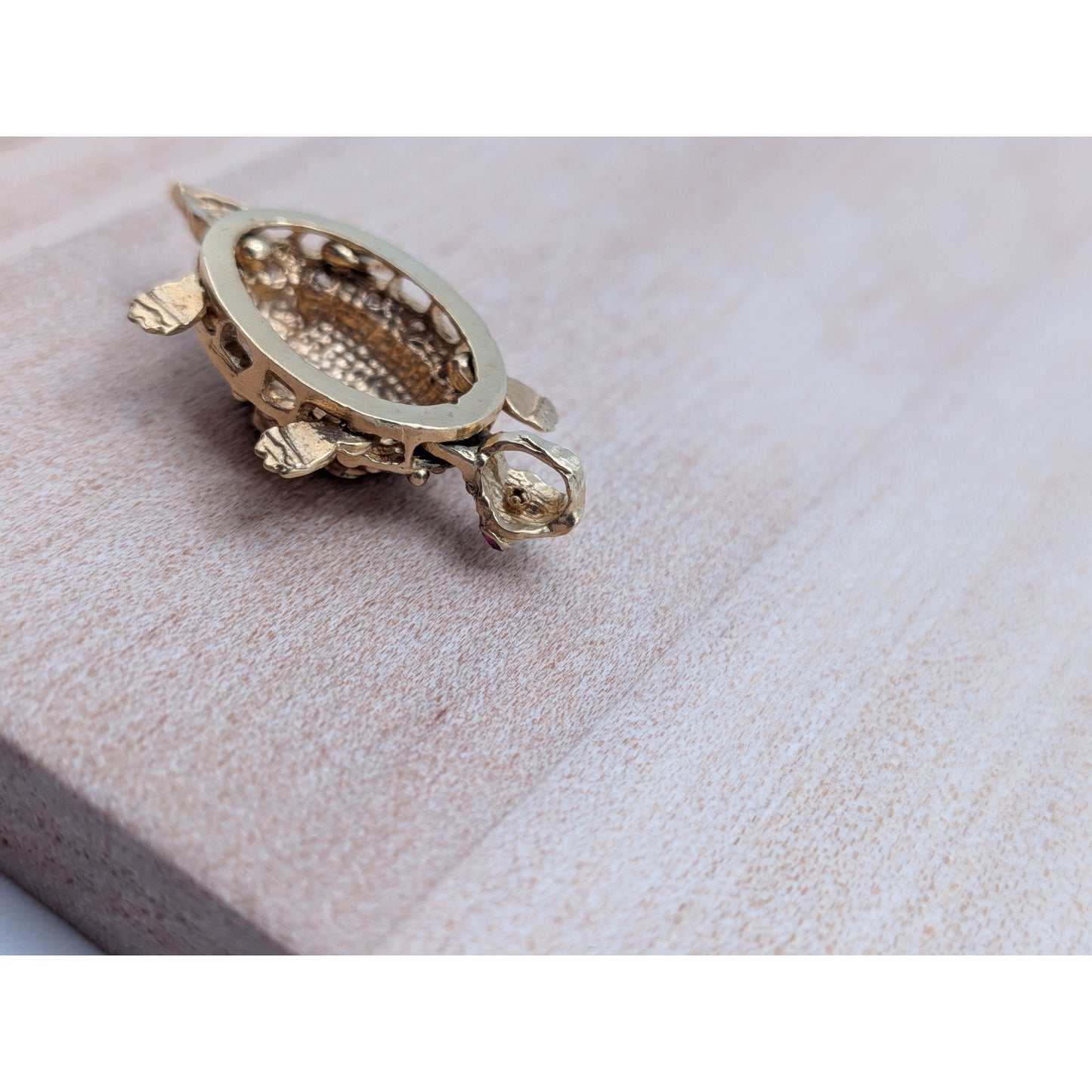 Vintage Unmarked 10k Gold Articulated Sea Turtle Pendant