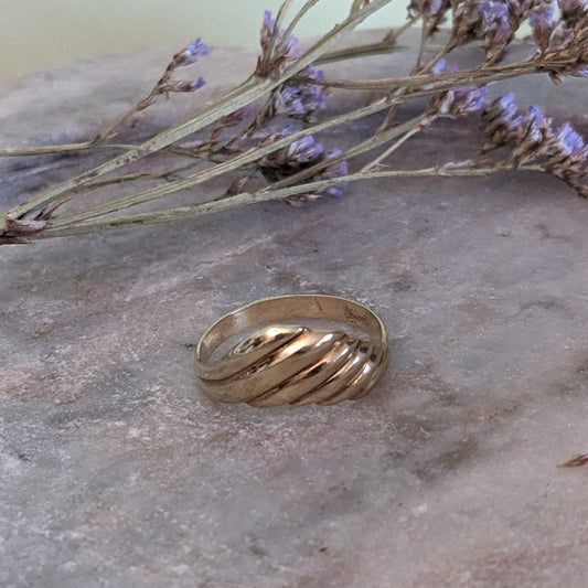 Vintage 14k Yellow Gold Scalloped Wave Ring Size 9US