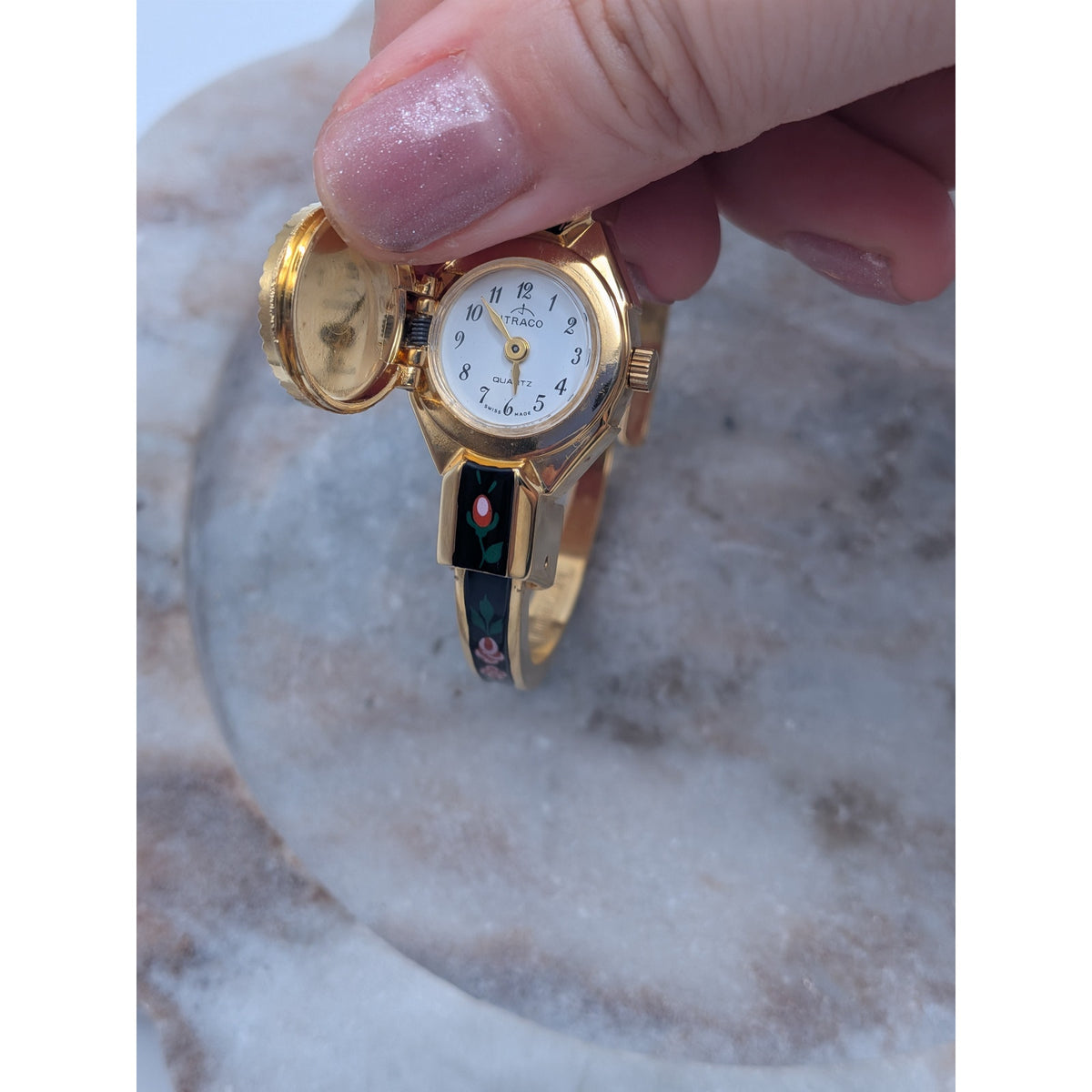 Vintage Itraco Gold Tone Peekaboo Watch Black Enamel Red Florals