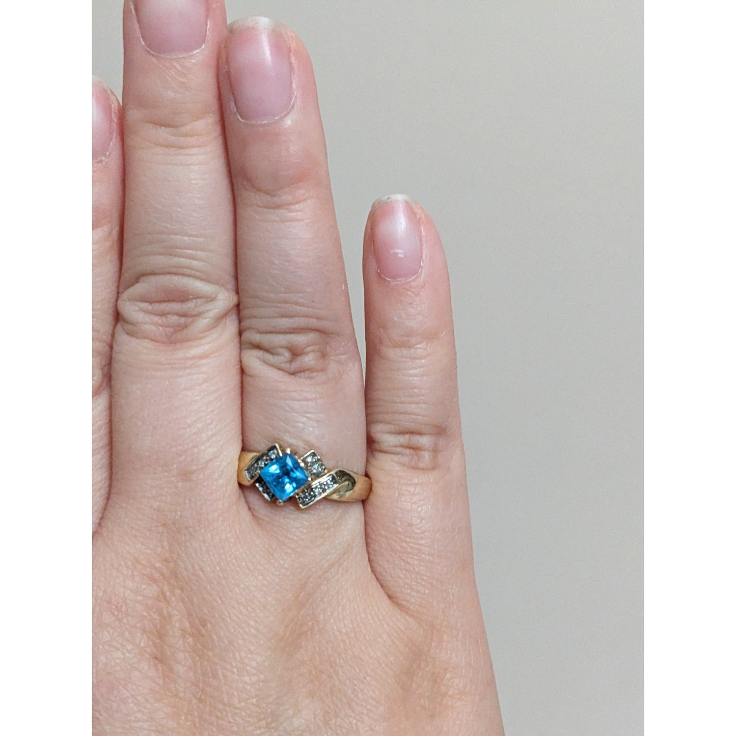 Vintage 10k Yellow Gold Blue Topaz and Diamond Accent Ring Size 8