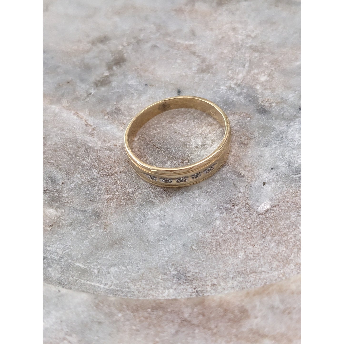 Vintage 14k Yellow Gold Simple Band Ring with 5 Diamond Accents Size 8.5