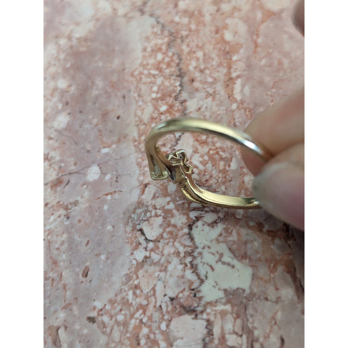 Estate 14k Yellow Gold Thin Dainty Trio White Stone Chevron Ring Size 6.25