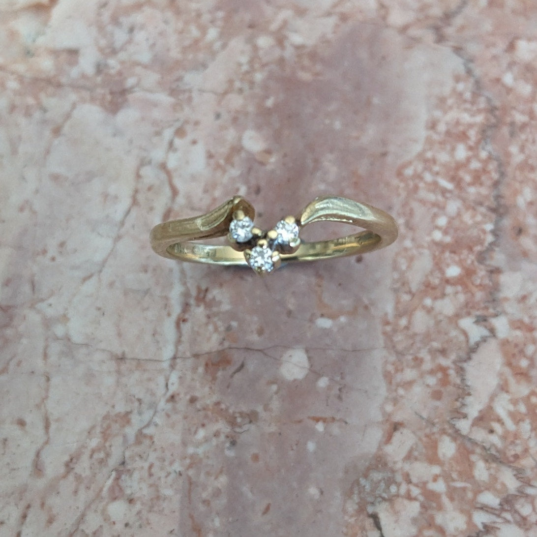 Estate 14k Yellow Gold Thin Dainty Trio White Stone Chevron Ring Size 6.25