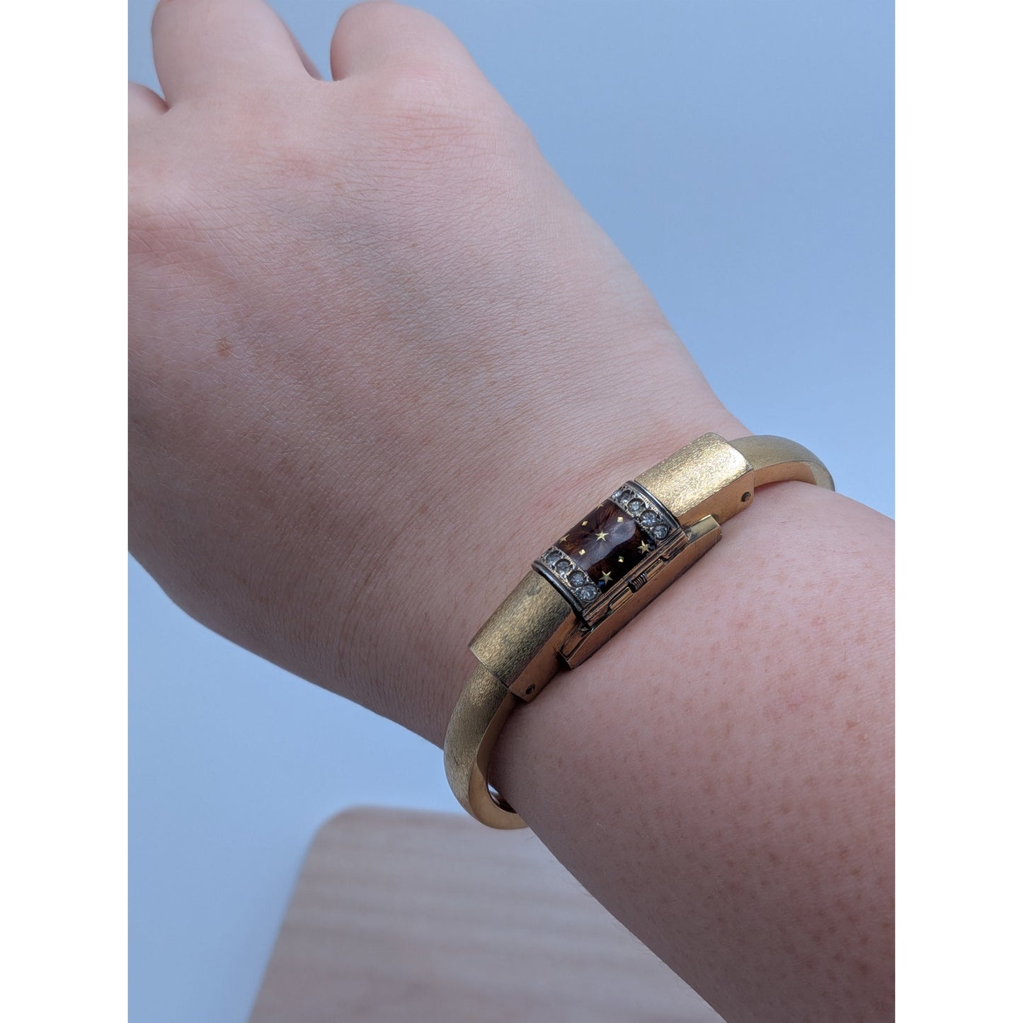 Vintage Chandler Gold Tone Peekaboo Watch Brown Enamel and Stars