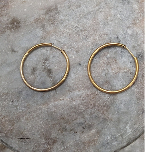 Vintage 14k Yellow Gold Thin 1.5mm Thick Hoop Earrings