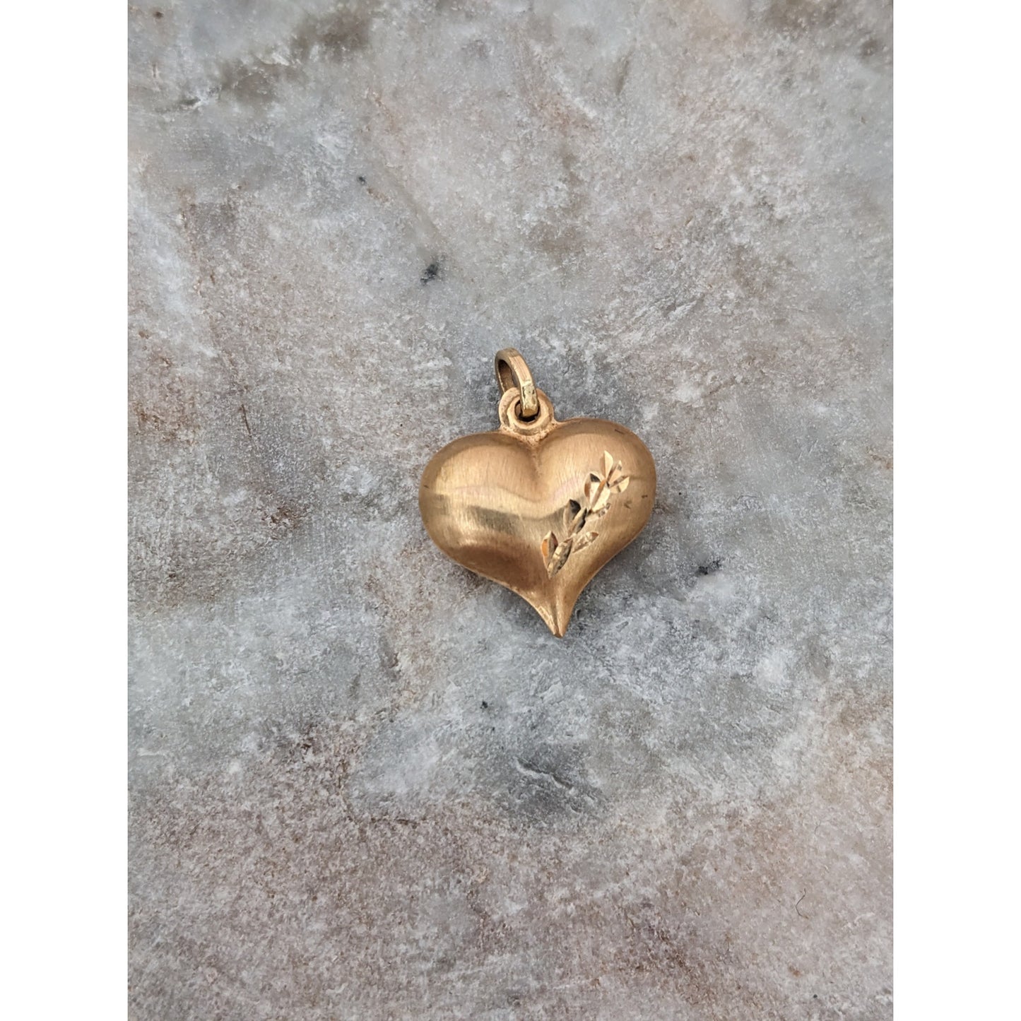 Vintage Unmarked 14k Yellow Gold Etched Heart Charm Pendant