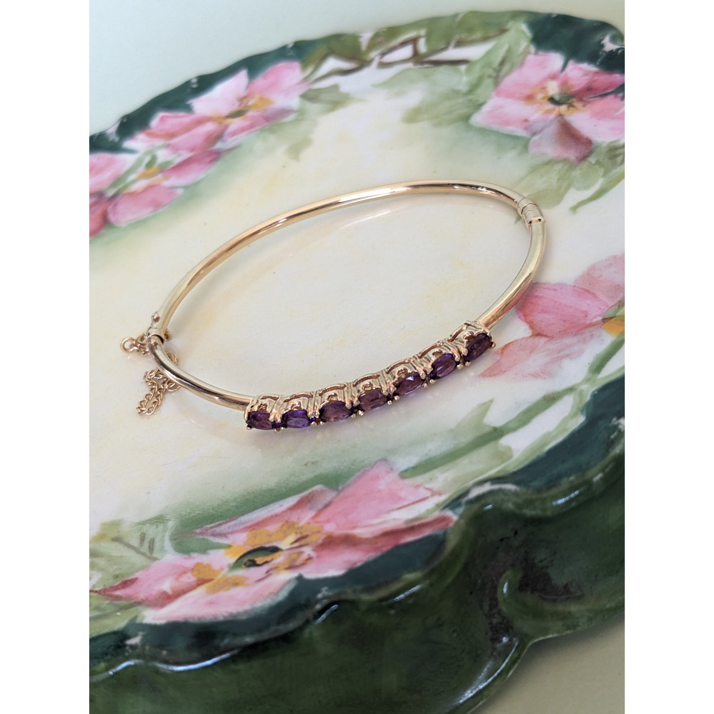 Vintage 14k Yellow Gold Hollow Bangle with Oval Purple Amethyst Bracelet