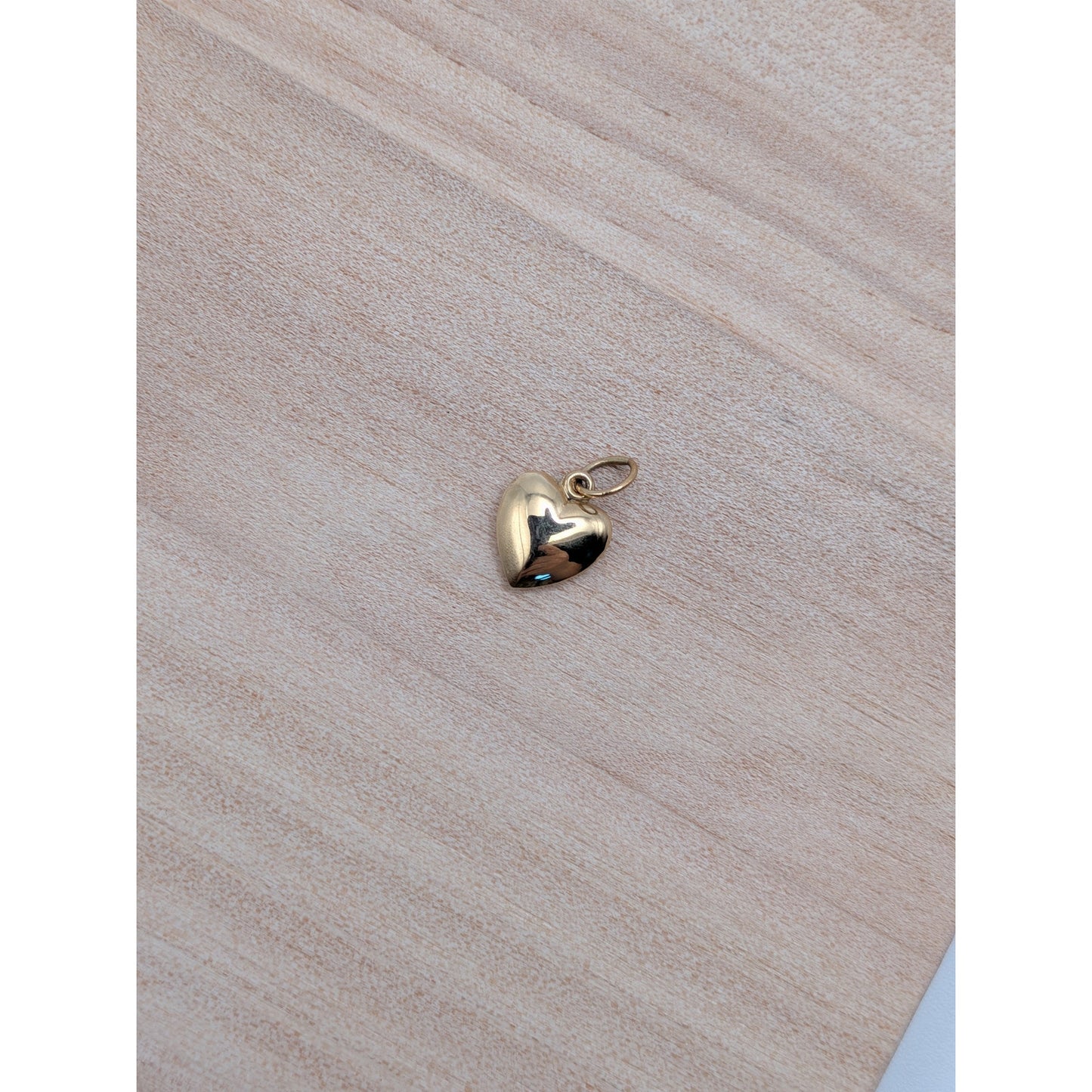 Vintage Unmarked 14k Yellow Gold Tiny Dainty Hollow Heart Charm